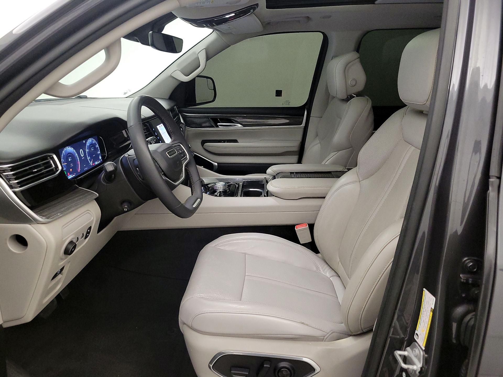 Thumbnail: 2022 Jeep Wagoneer - 11