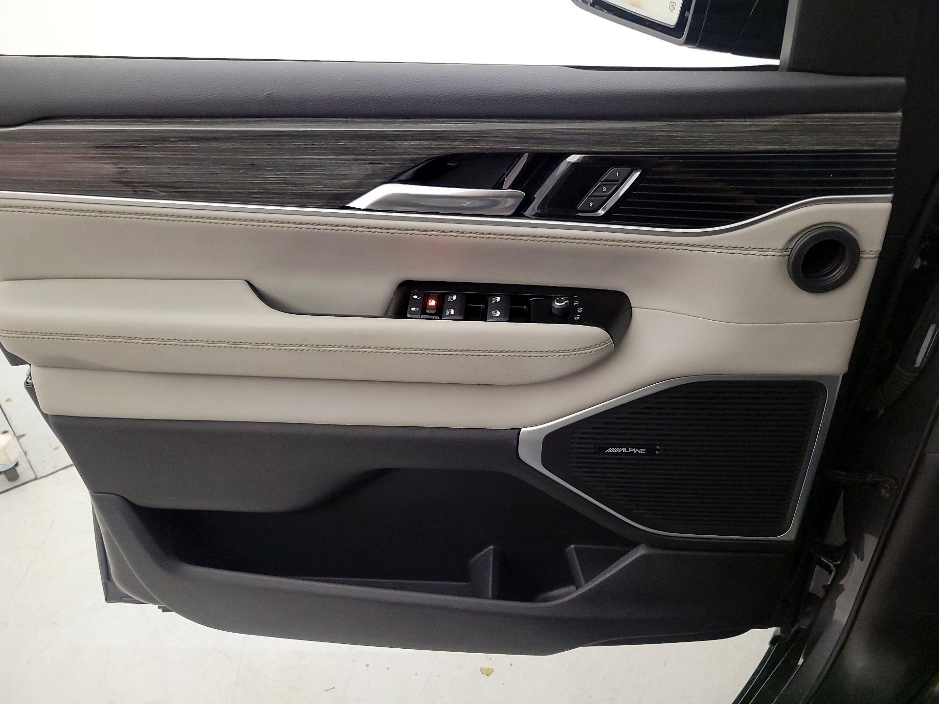 Thumbnail: 2022 Jeep Wagoneer - 12