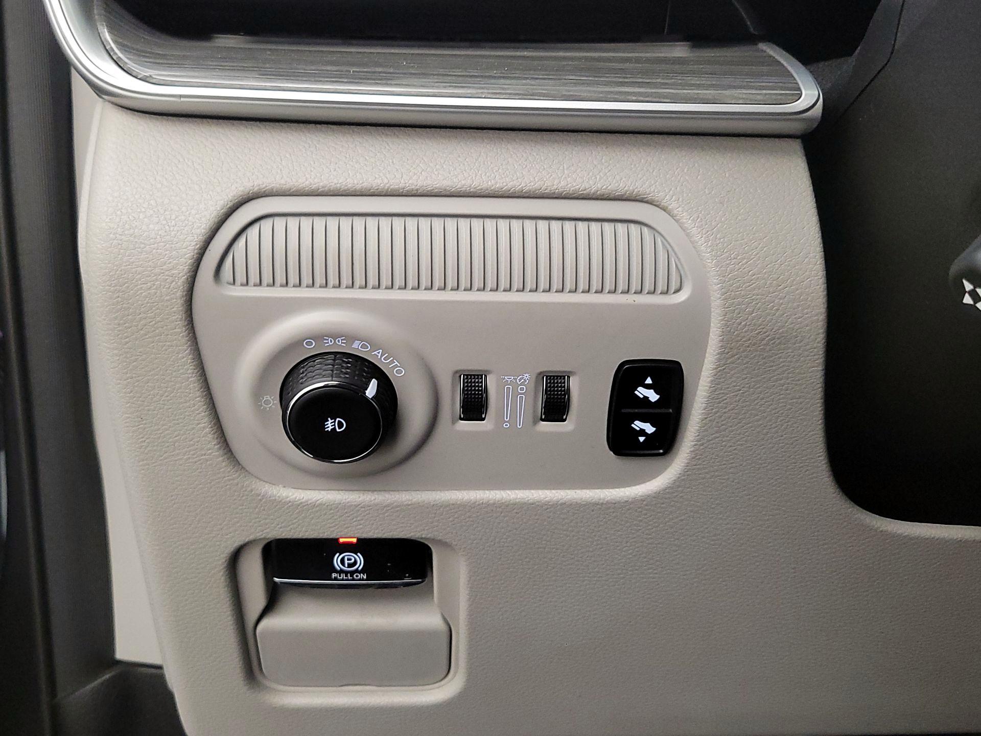 Thumbnail: 2022 Jeep Wagoneer - 13