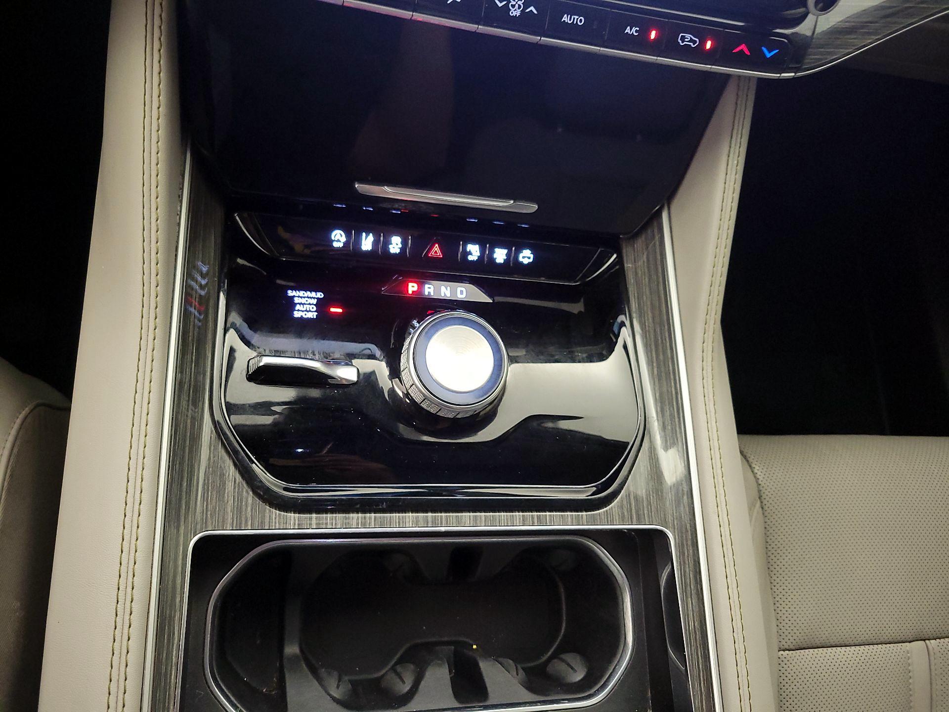 Thumbnail: 2022 Jeep Wagoneer - 18