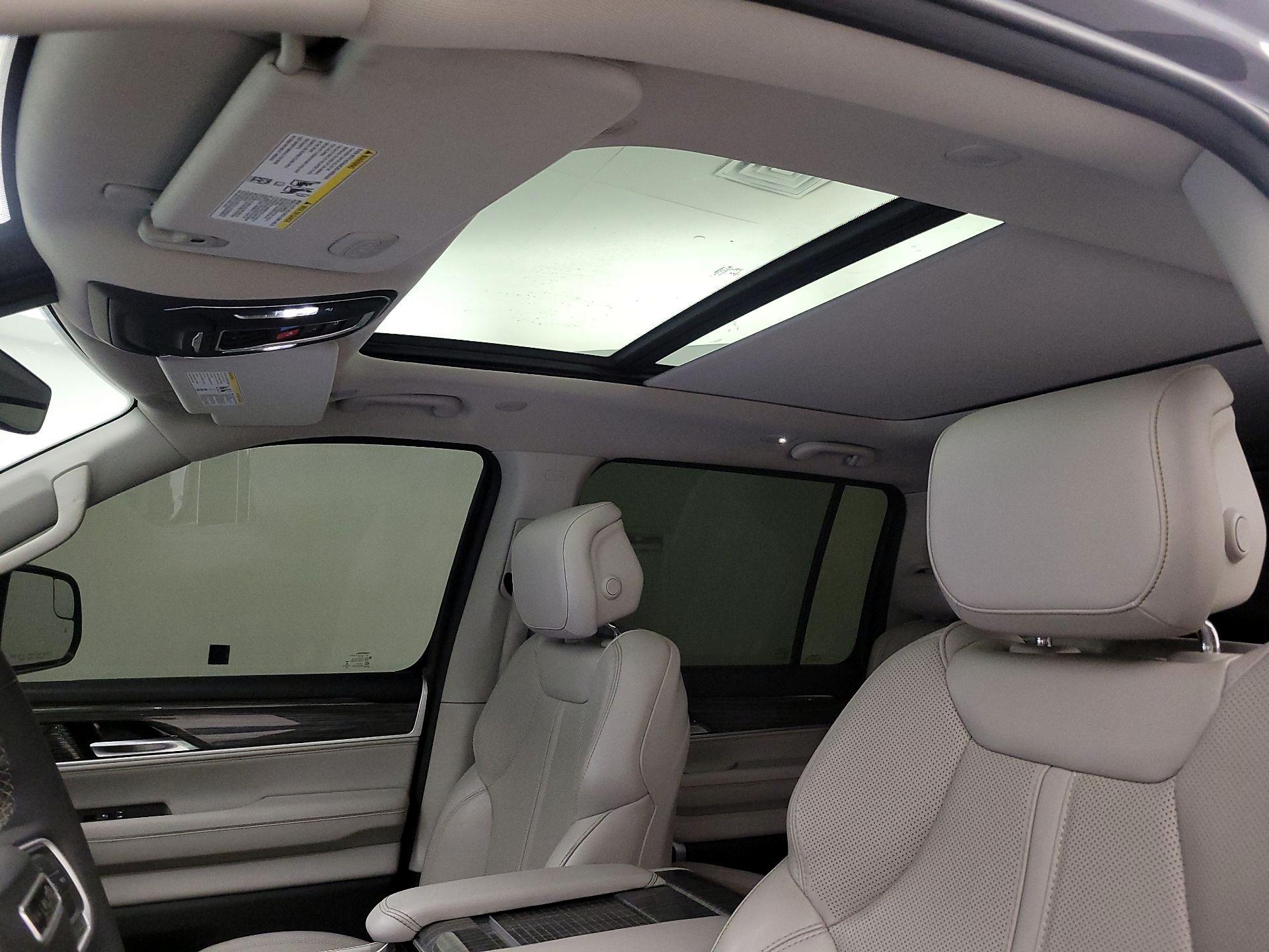 Thumbnail: 2022 Jeep Wagoneer - 20