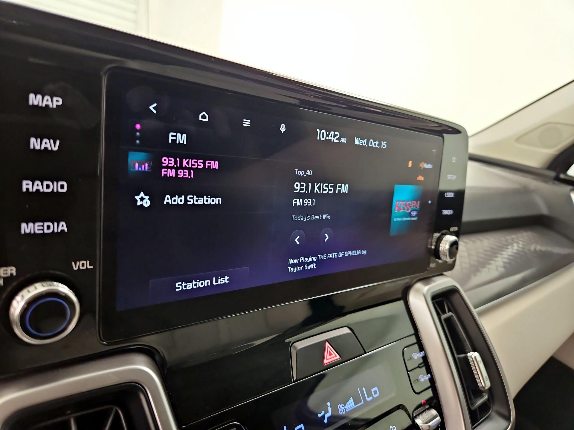 Thumbnail: 2023 Kia Sorento - 16