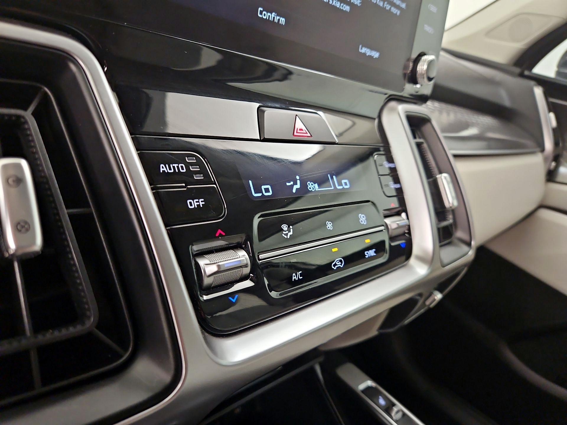 Thumbnail: 2023 Kia Sorento - 17