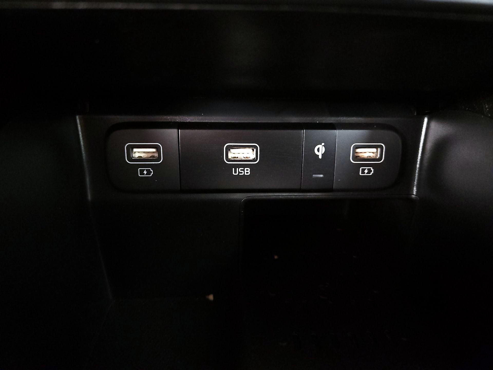 Thumbnail: 2023 Kia Sorento - 19