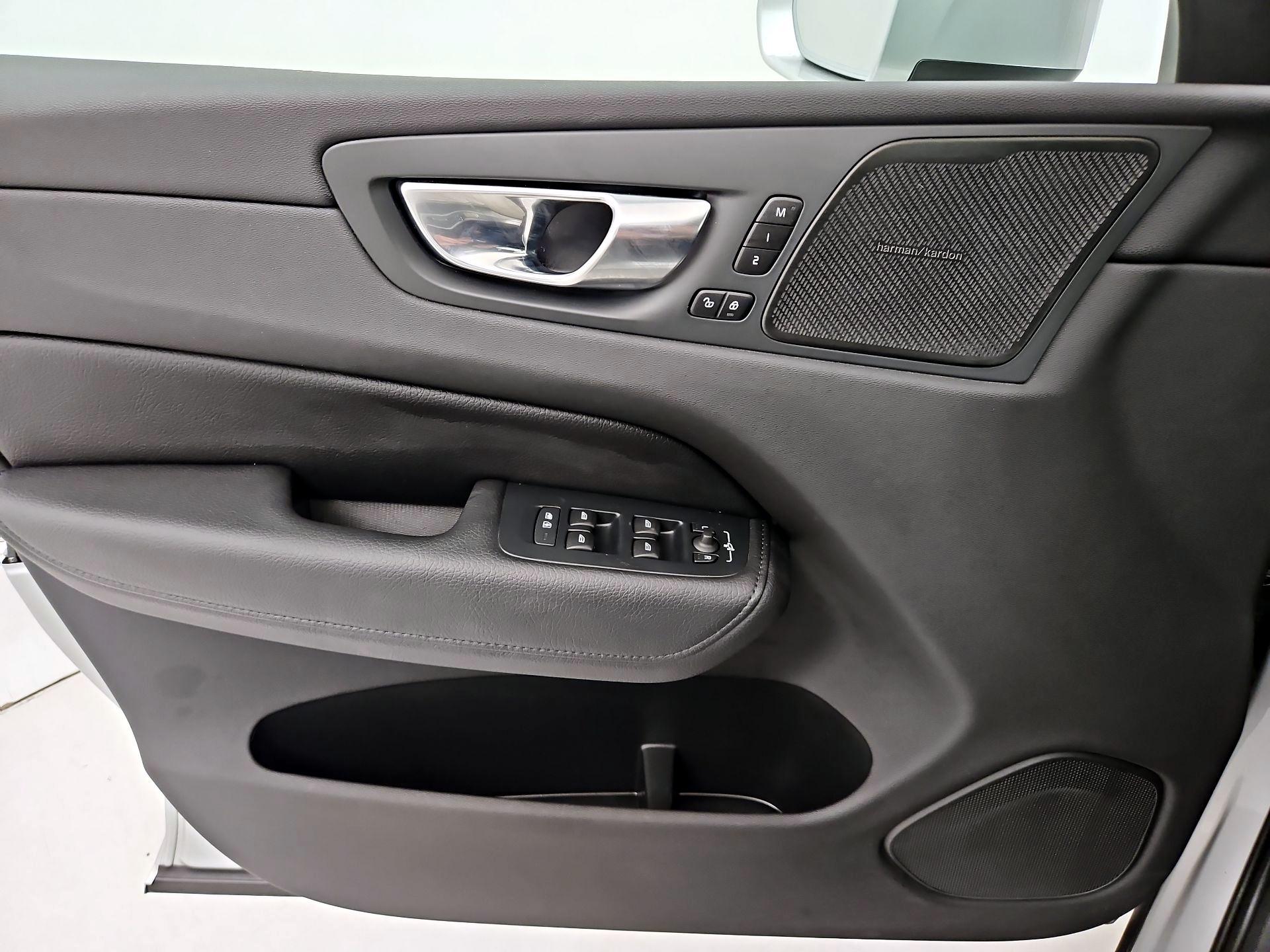 Thumbnail: 2021 Volvo XC60 - 12