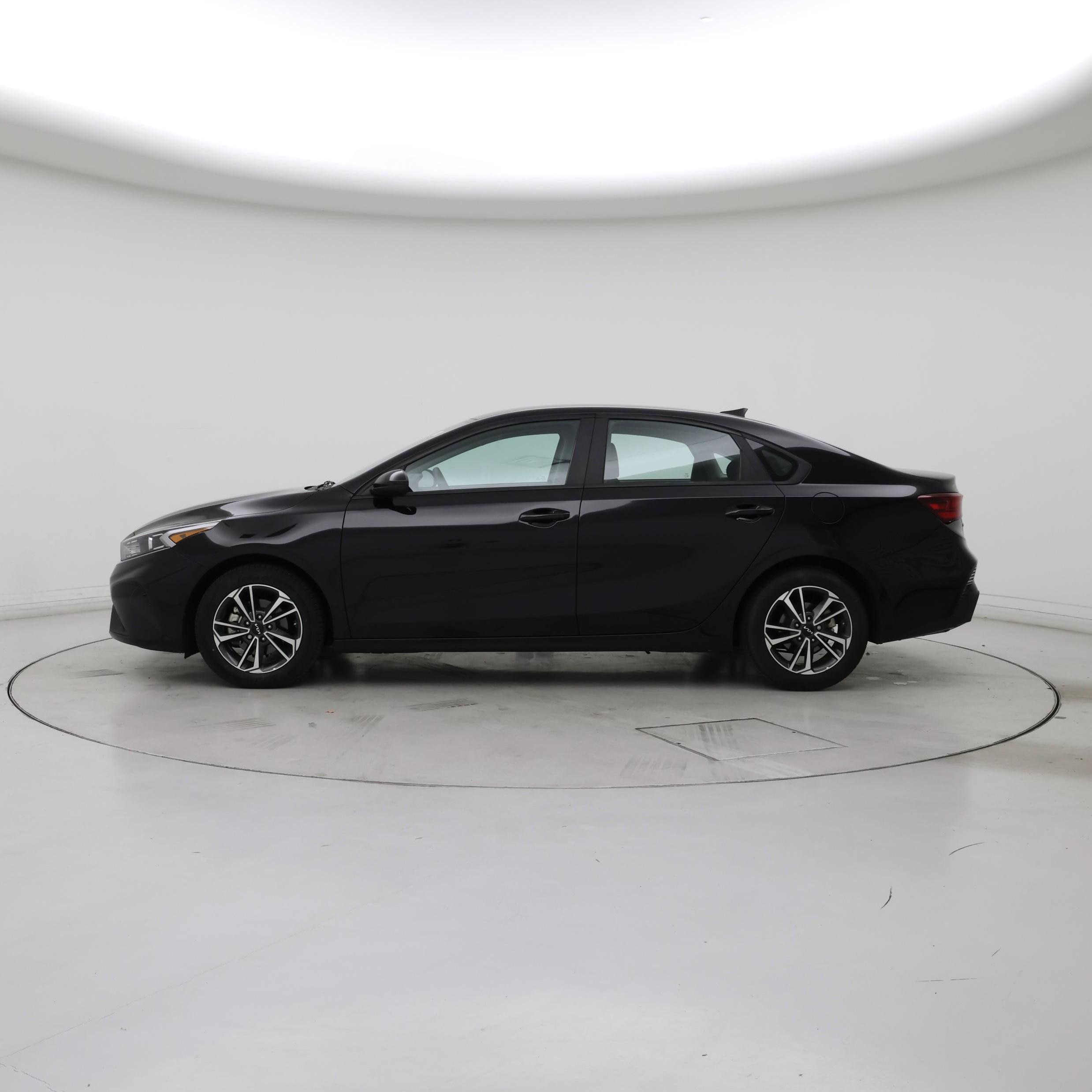 Thumbnail: 2023 Kia Forte - 3