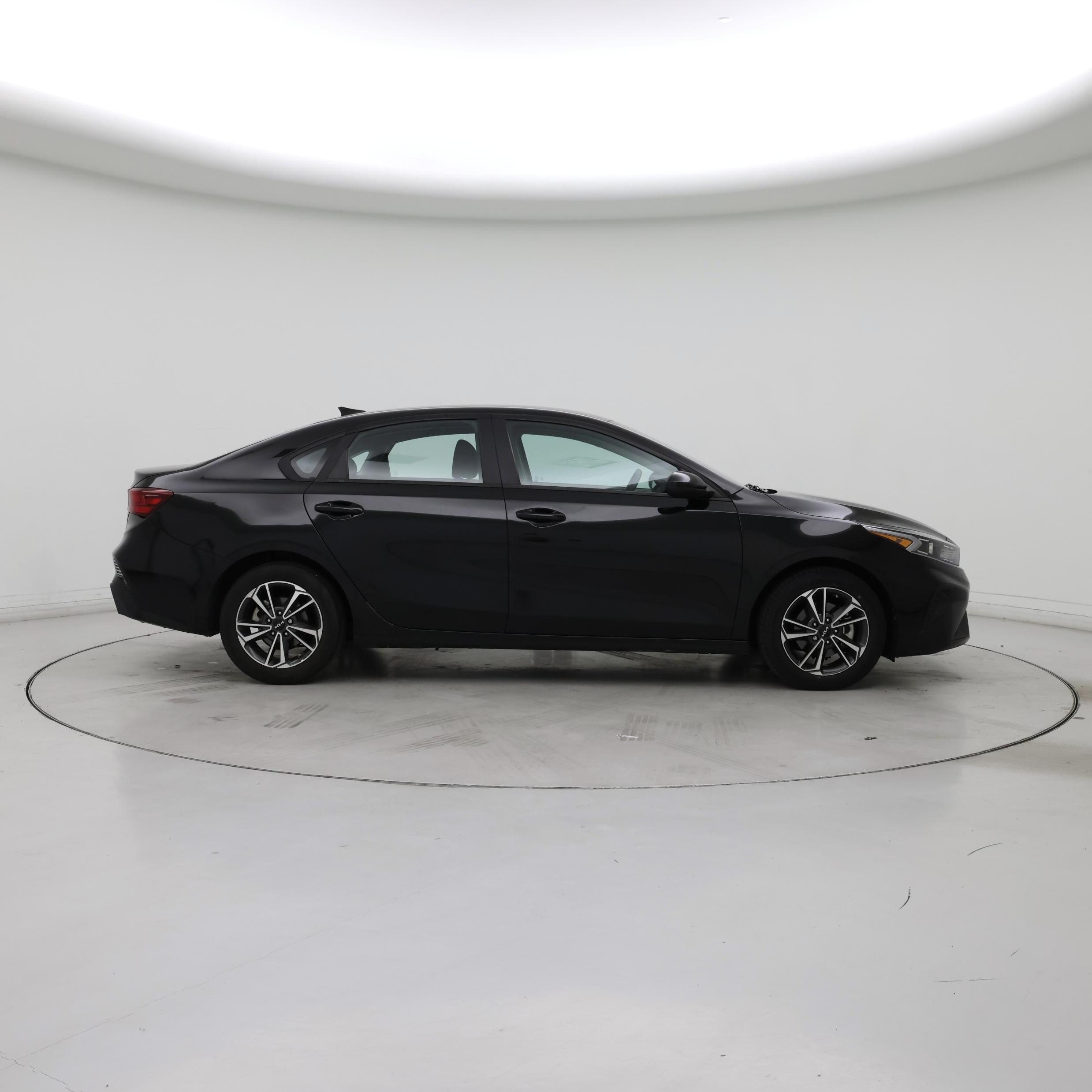 Thumbnail: 2023 Kia Forte - 7