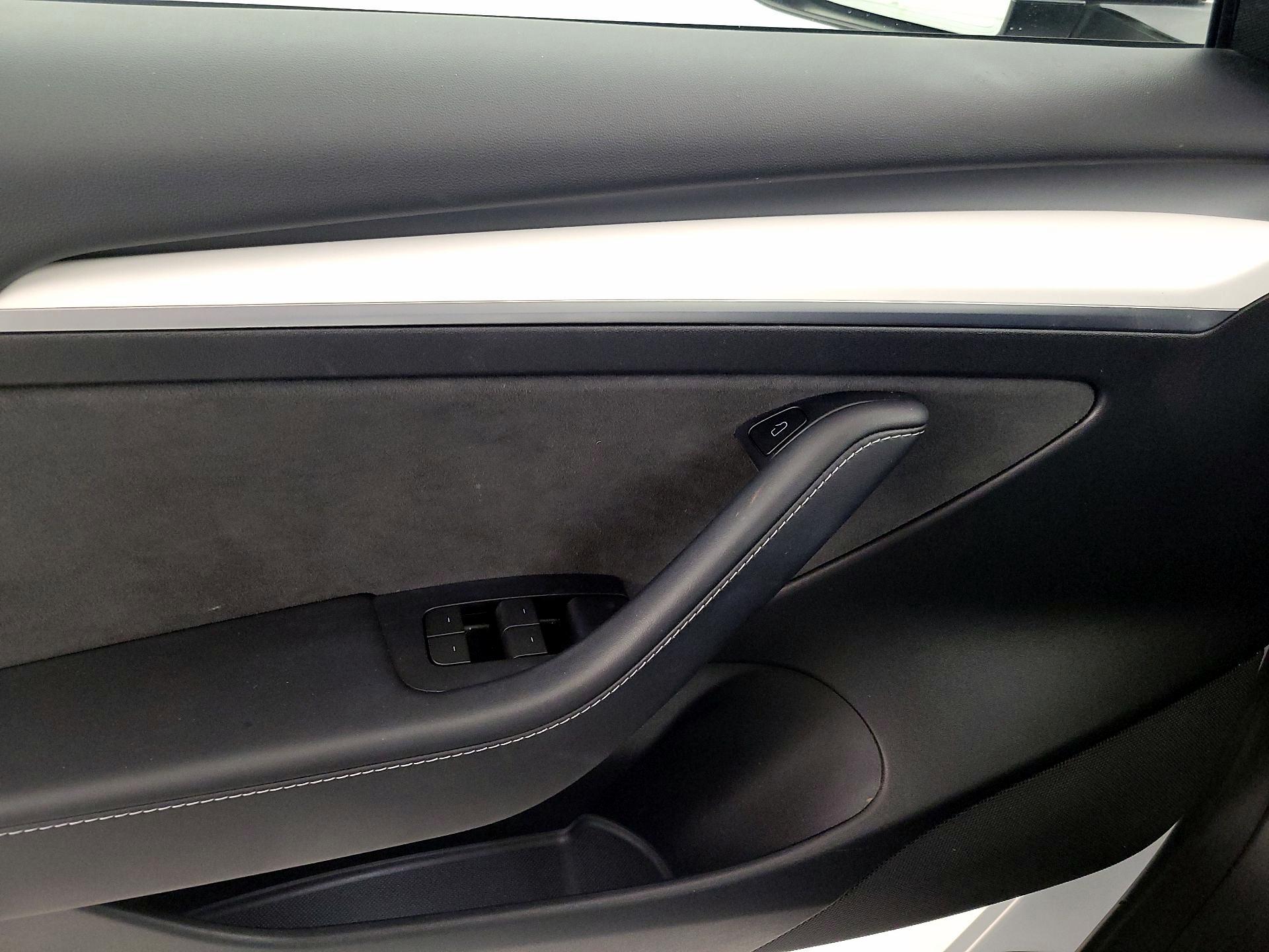 Thumbnail: 2022 Tesla Model 3 - 12