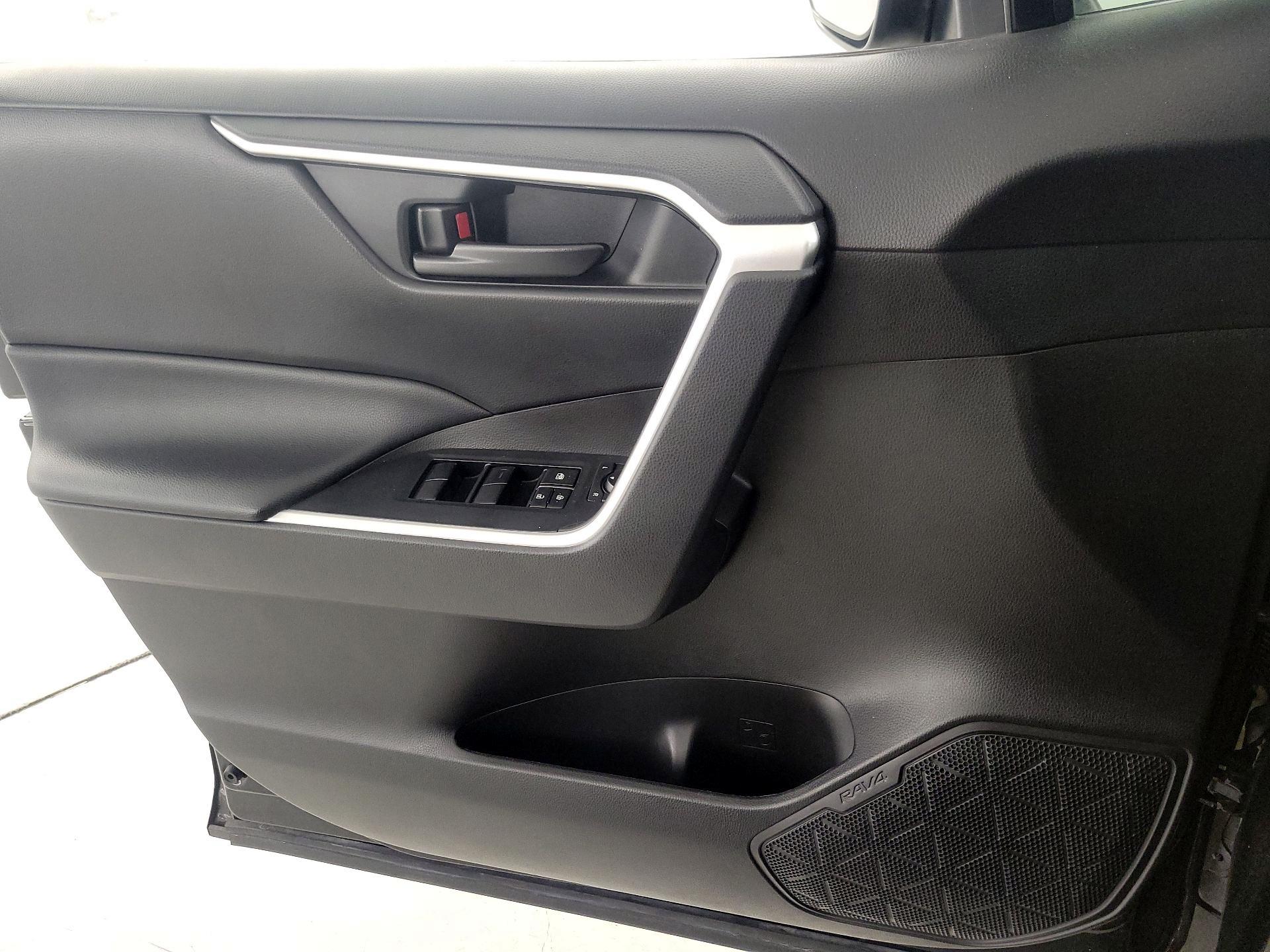 Thumbnail: 2022 Toyota RAV4 - 12