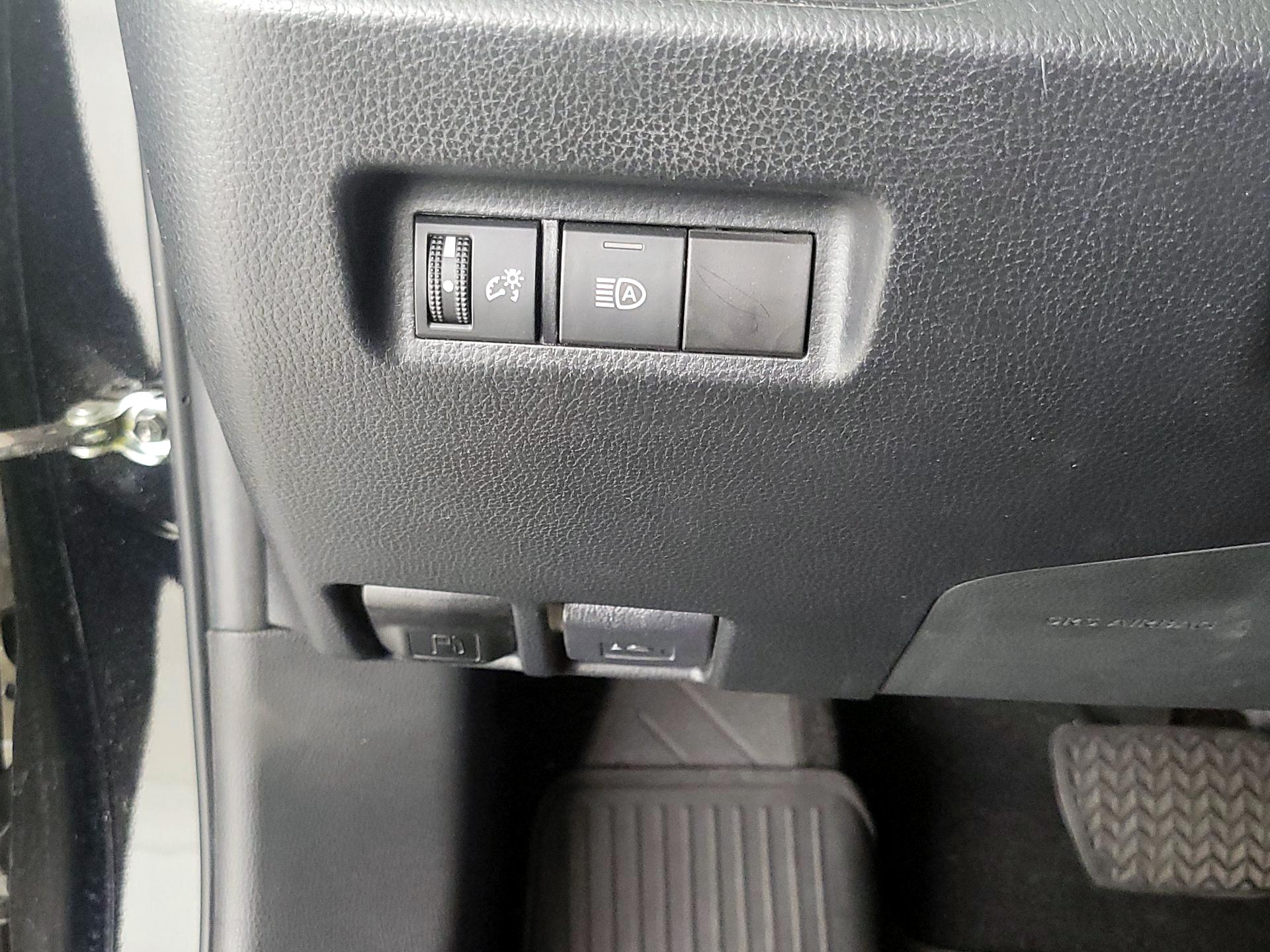 Thumbnail: 2022 Toyota RAV4 - 13