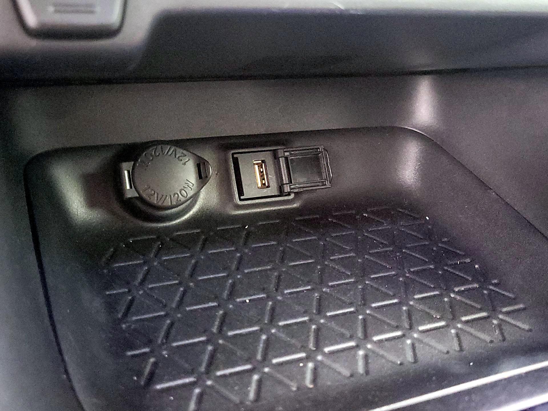 Thumbnail: 2022 Toyota RAV4 - 18