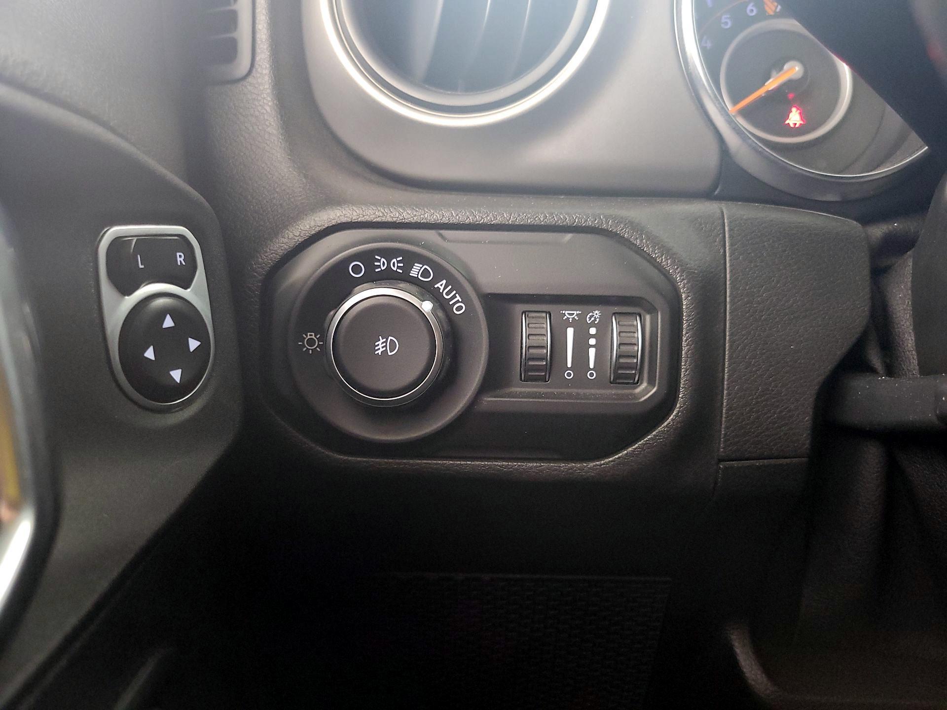 Thumbnail: 2019 Jeep Wrangler - 13