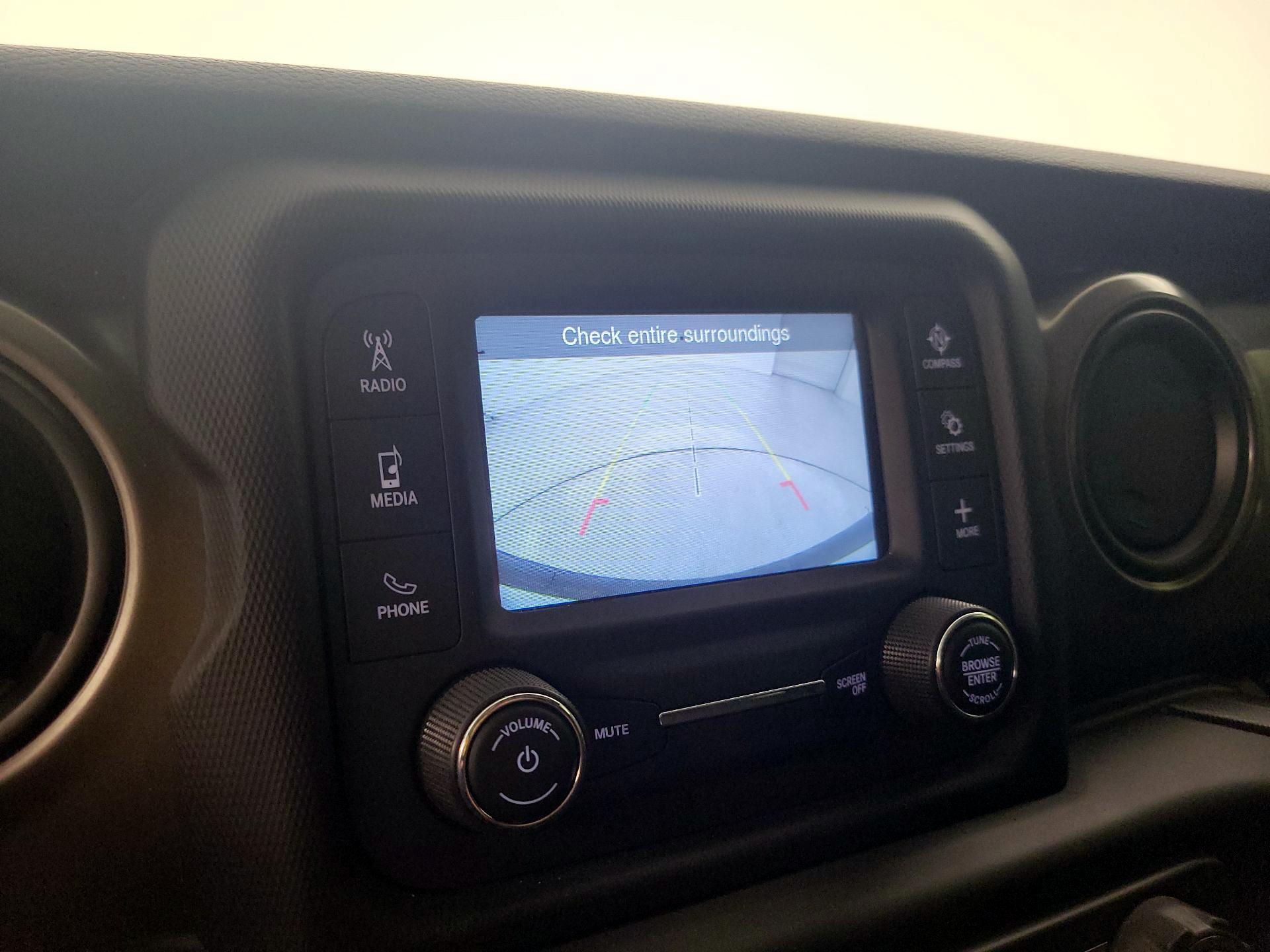 Thumbnail: 2019 Jeep Wrangler - 14