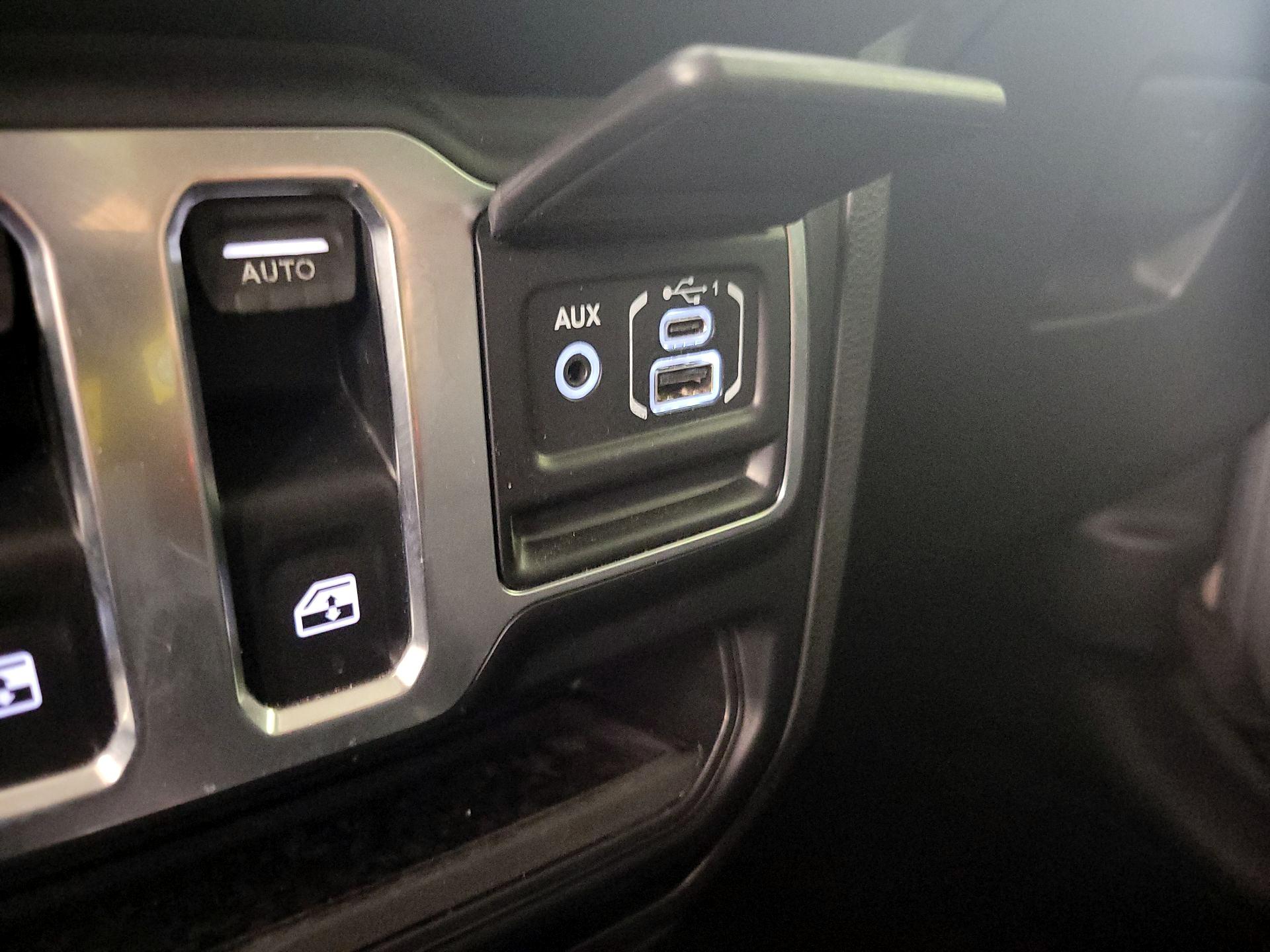 Thumbnail: 2019 Jeep Wrangler - 18