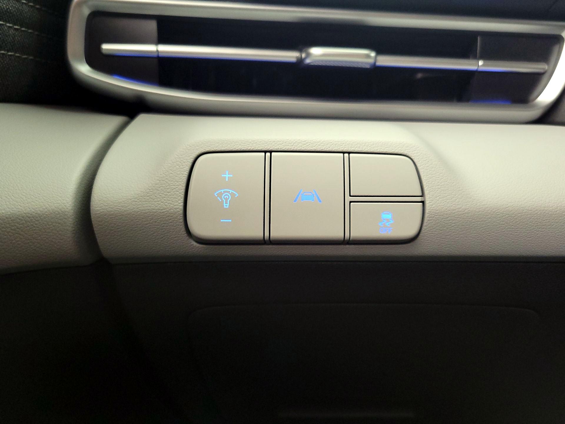 Thumbnail: 2023 Hyundai Elantra - 13