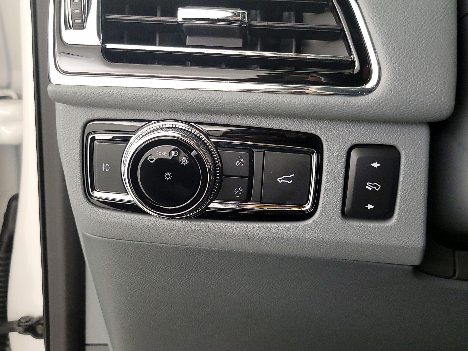 Thumbnail: 2019 Lincoln Navigator - 13