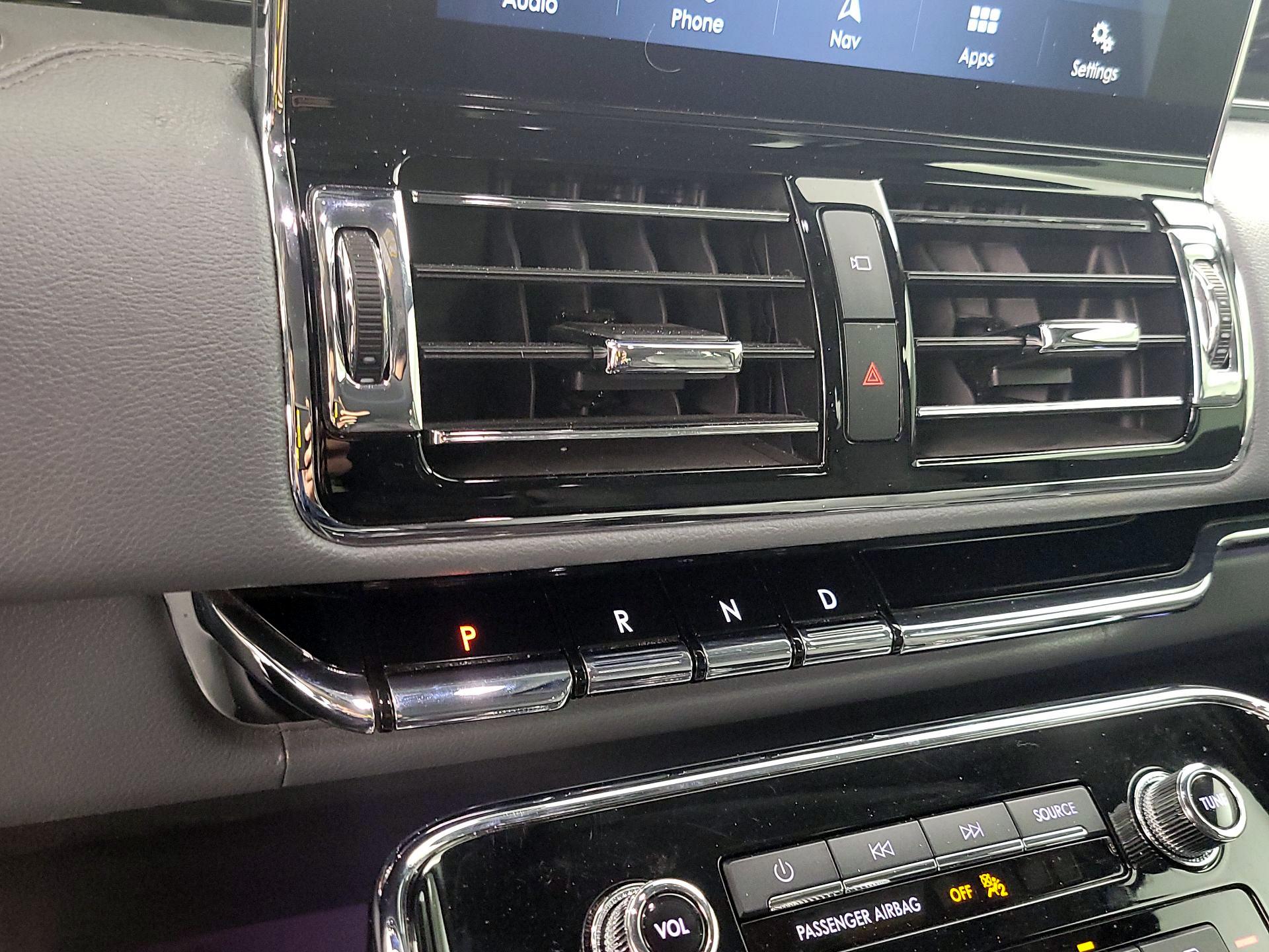 Thumbnail: 2019 Lincoln Navigator - 18