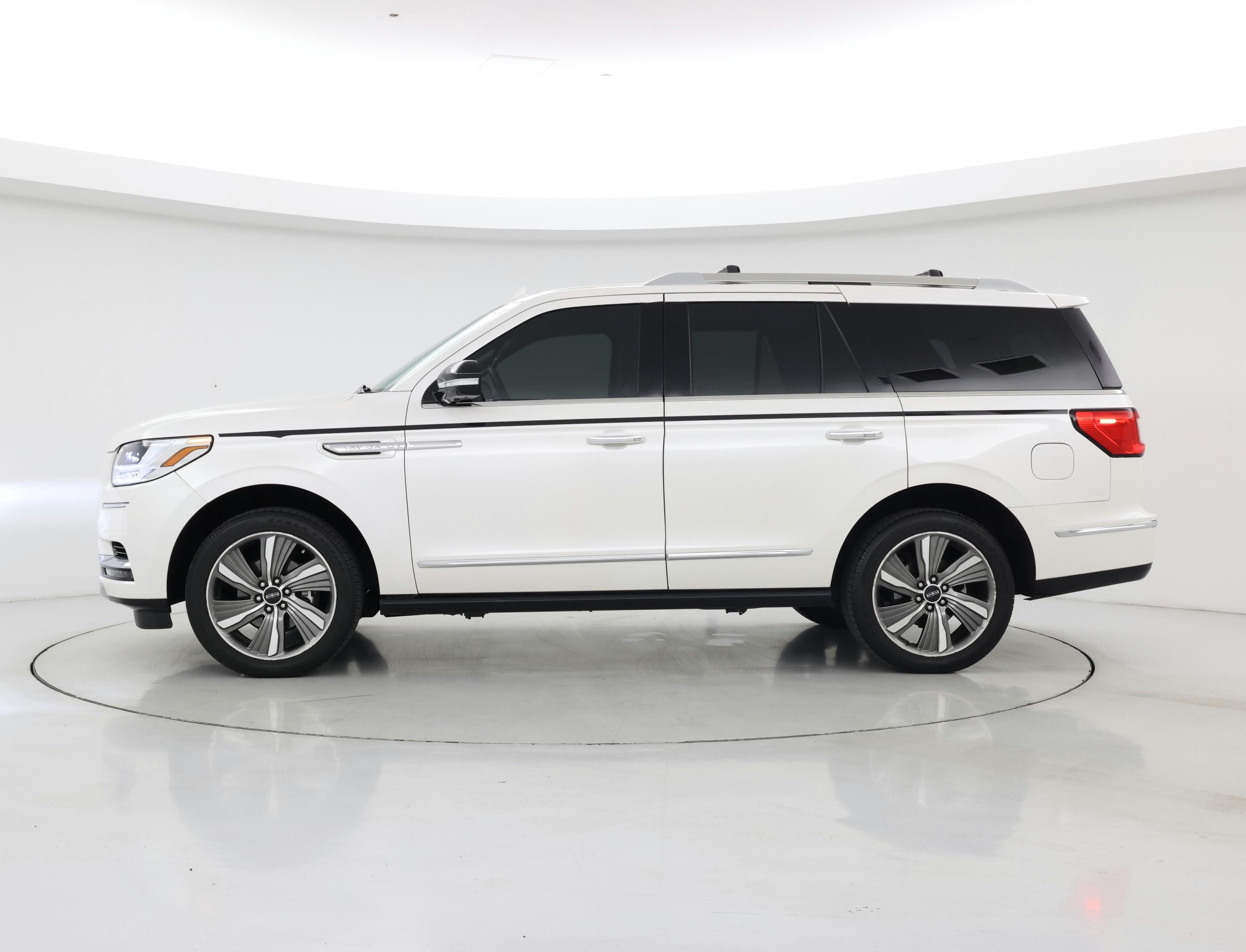 Thumbnail: 2019 Lincoln Navigator - 3