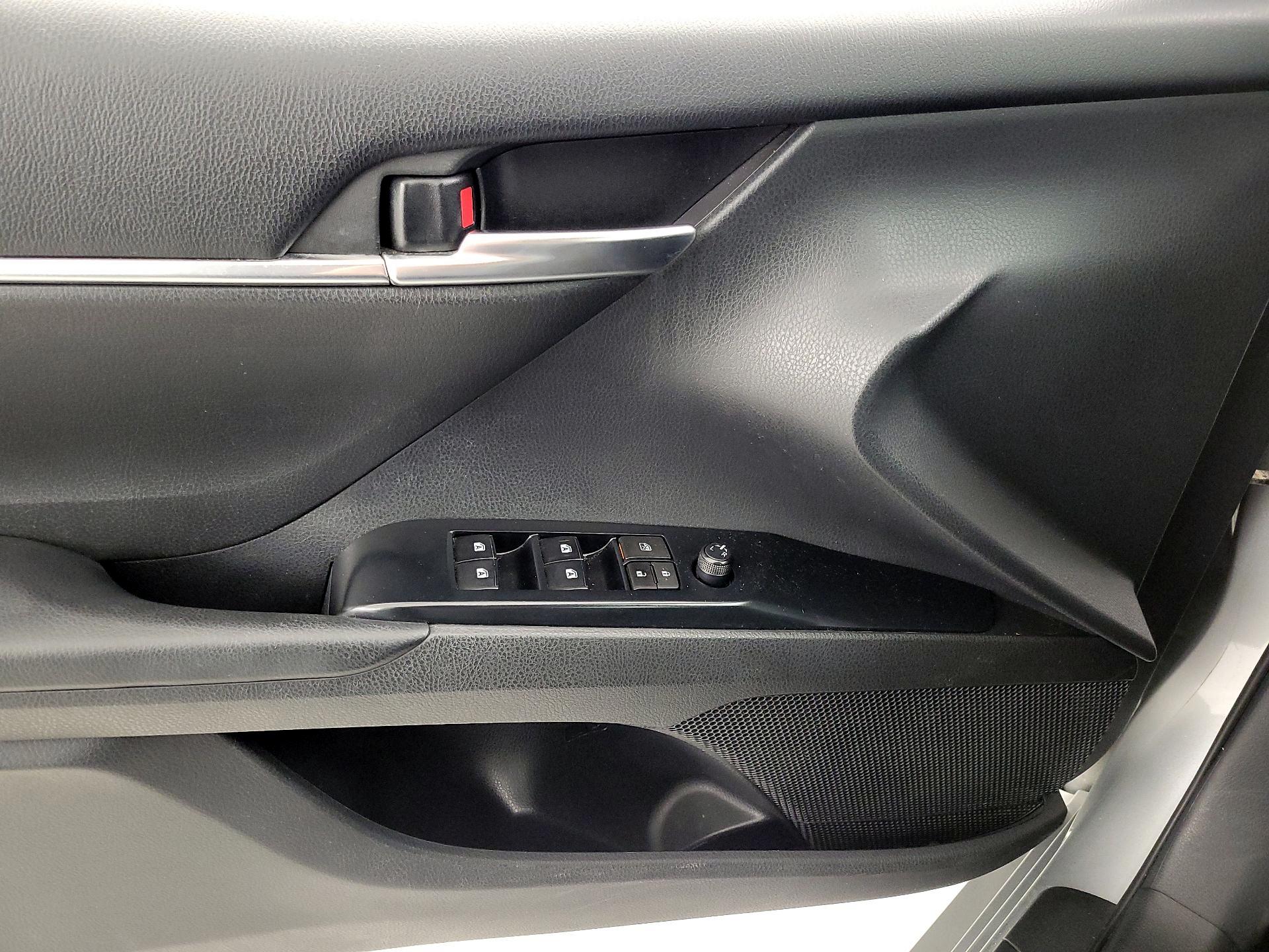 Thumbnail: 2018 Toyota Camry - 12