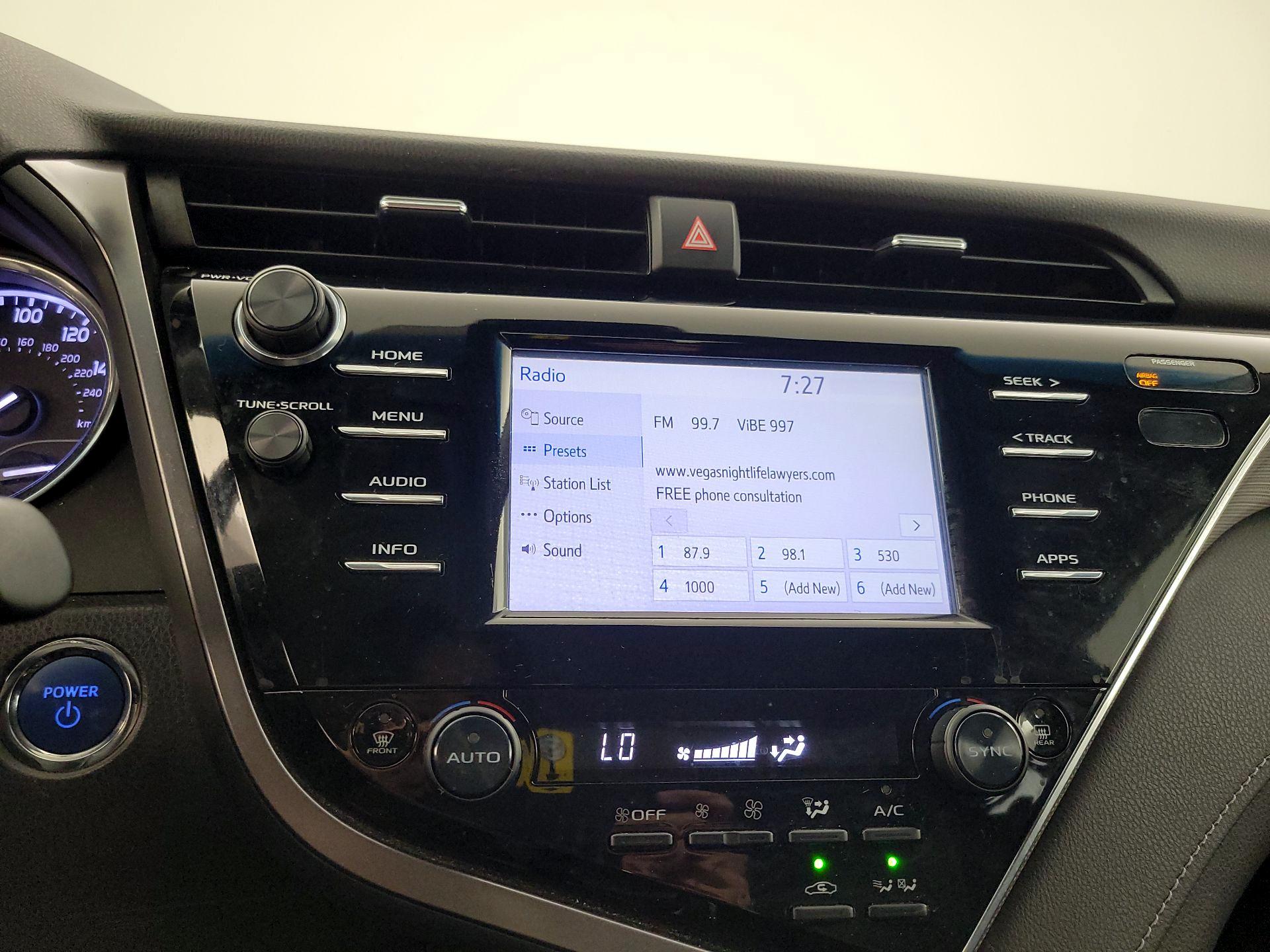 Thumbnail: 2018 Toyota Camry - 15