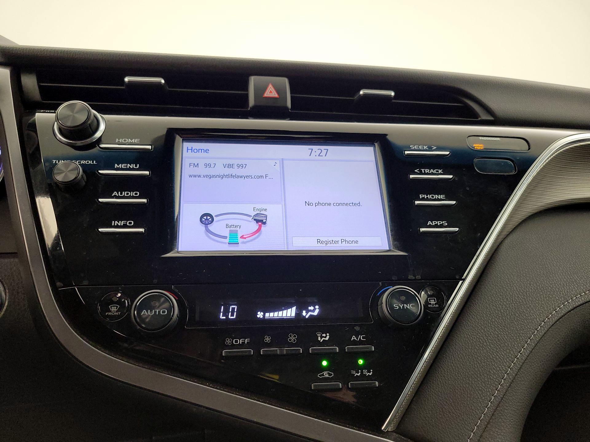 Thumbnail: 2018 Toyota Camry - 16