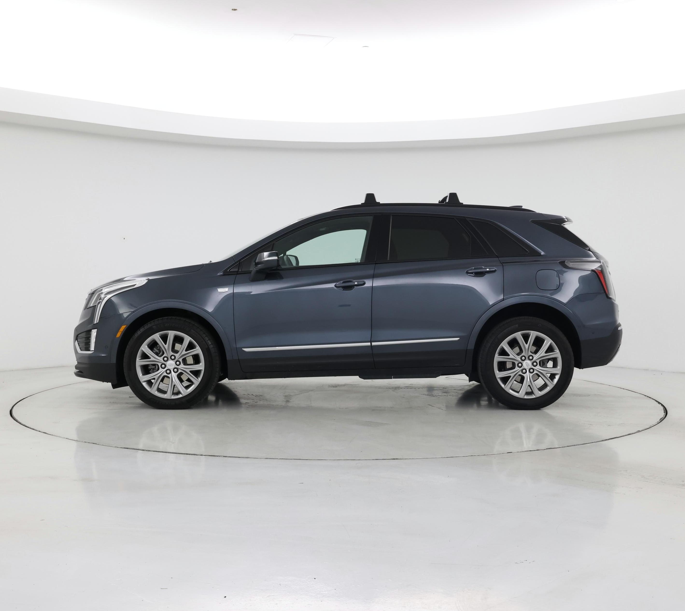 Thumbnail: 2021 Cadillac XT5 - 3