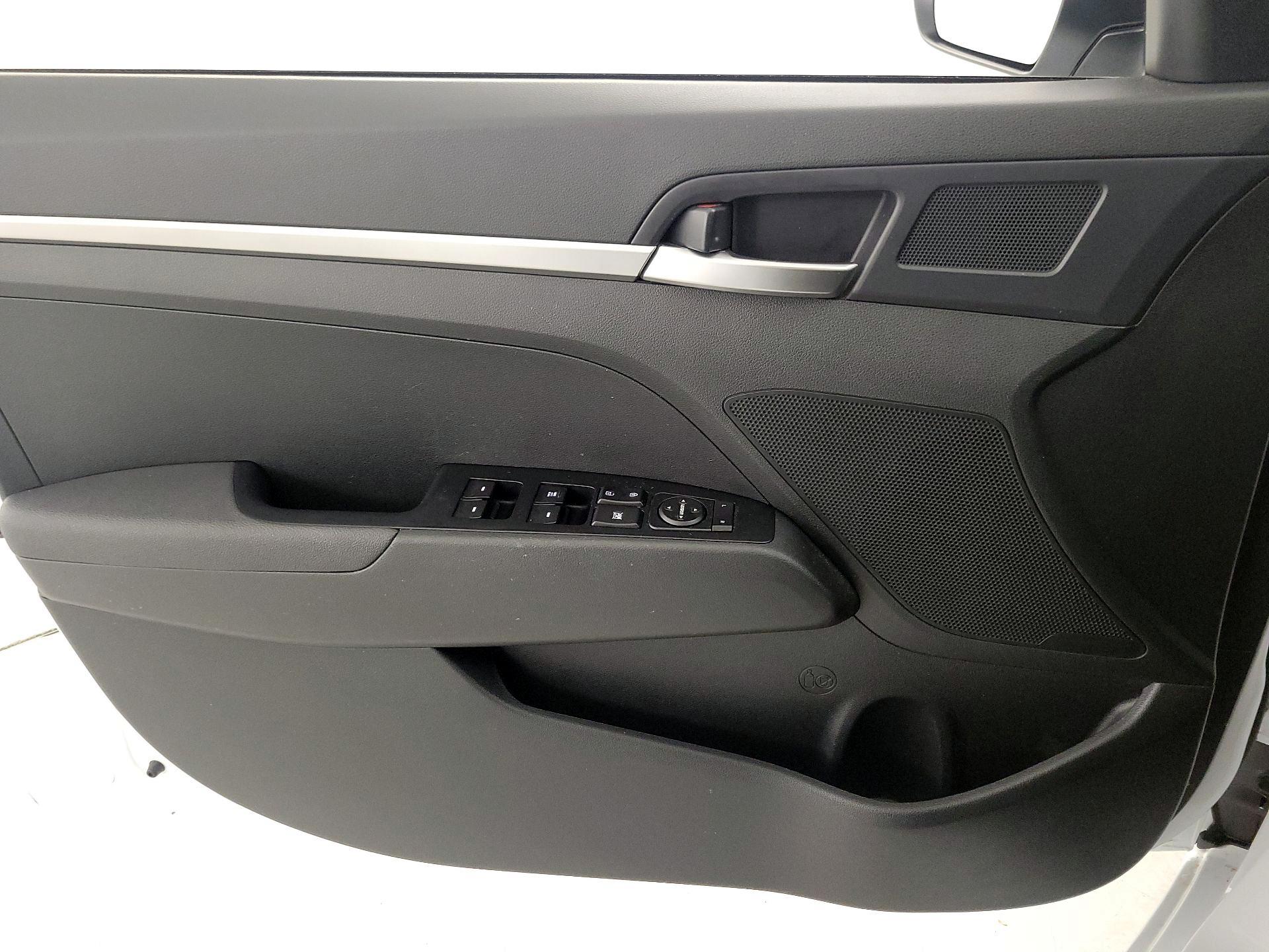 Thumbnail: 2020 Hyundai Elantra - 12
