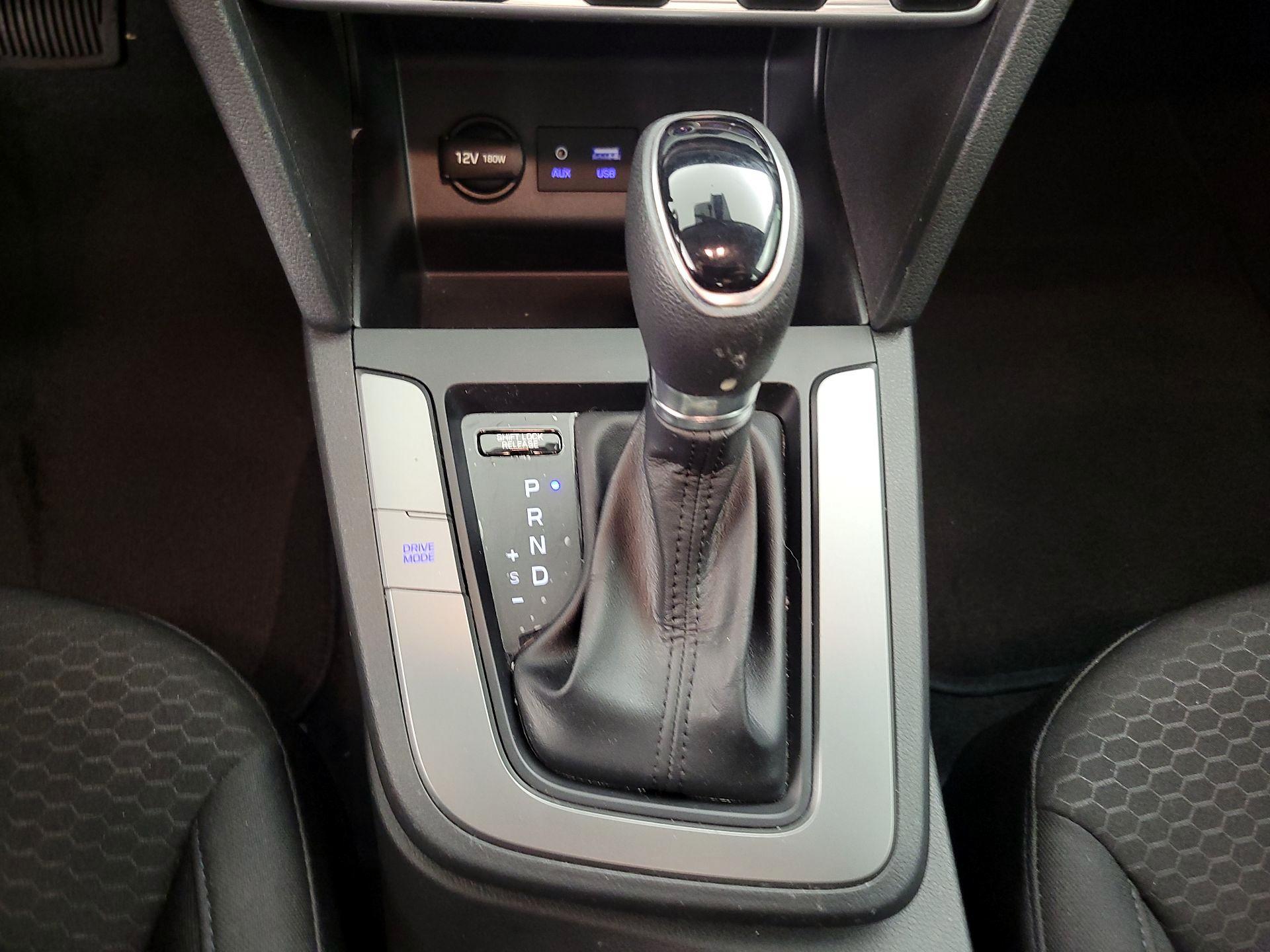 Thumbnail: 2020 Hyundai Elantra - 17