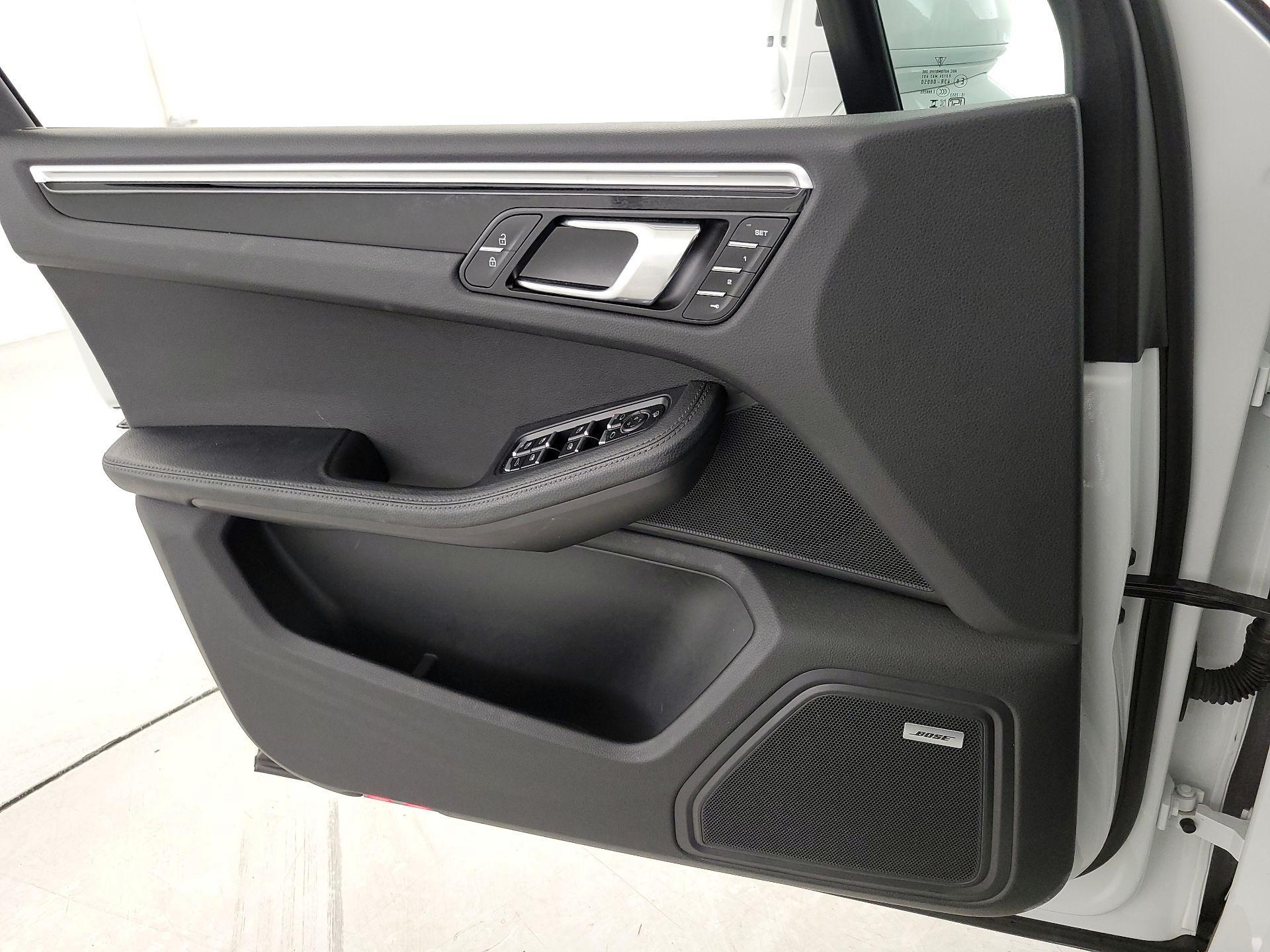 Thumbnail: 2024 Porsche Macan - 12