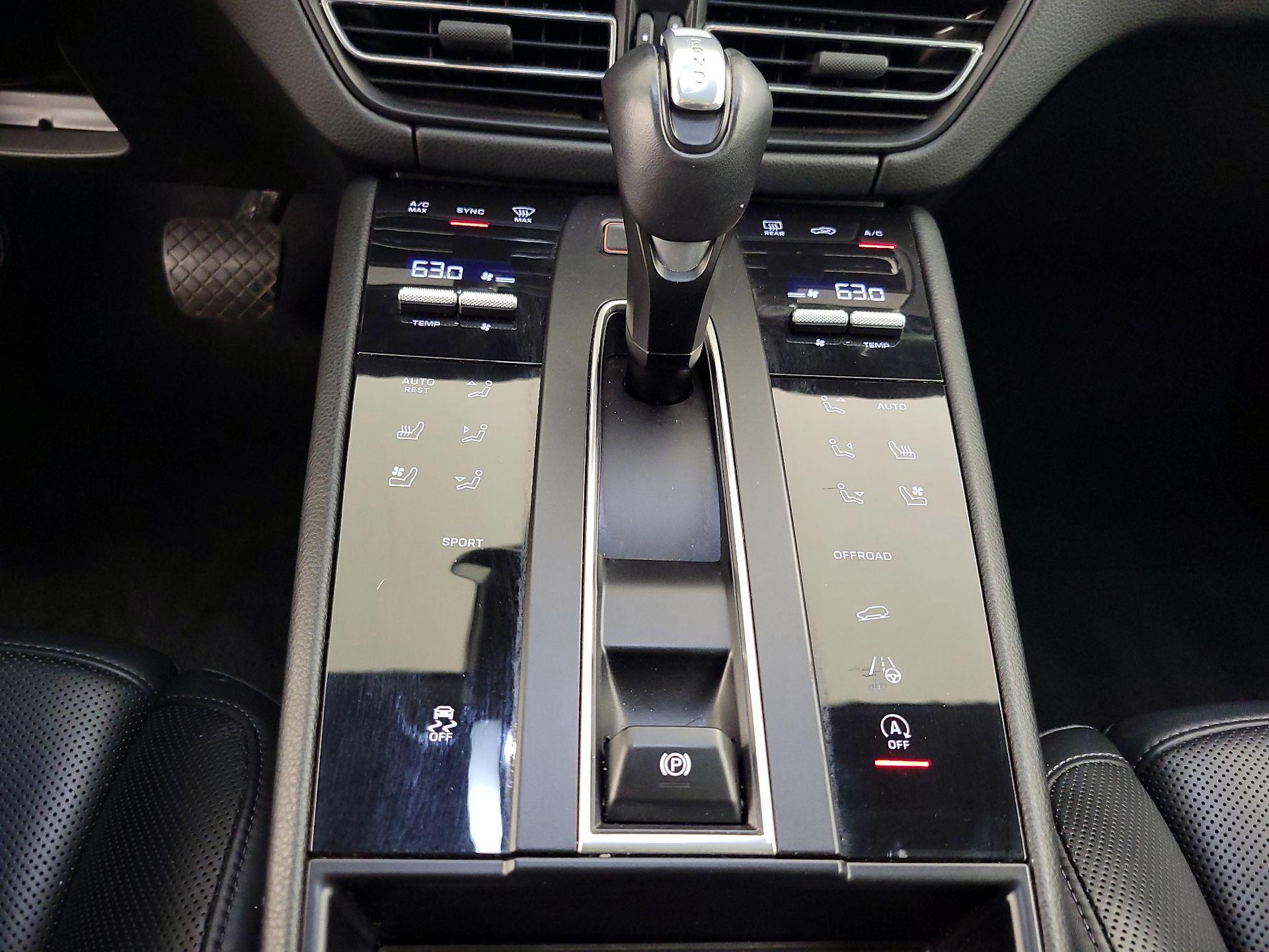 Thumbnail: 2024 Porsche Macan - 18