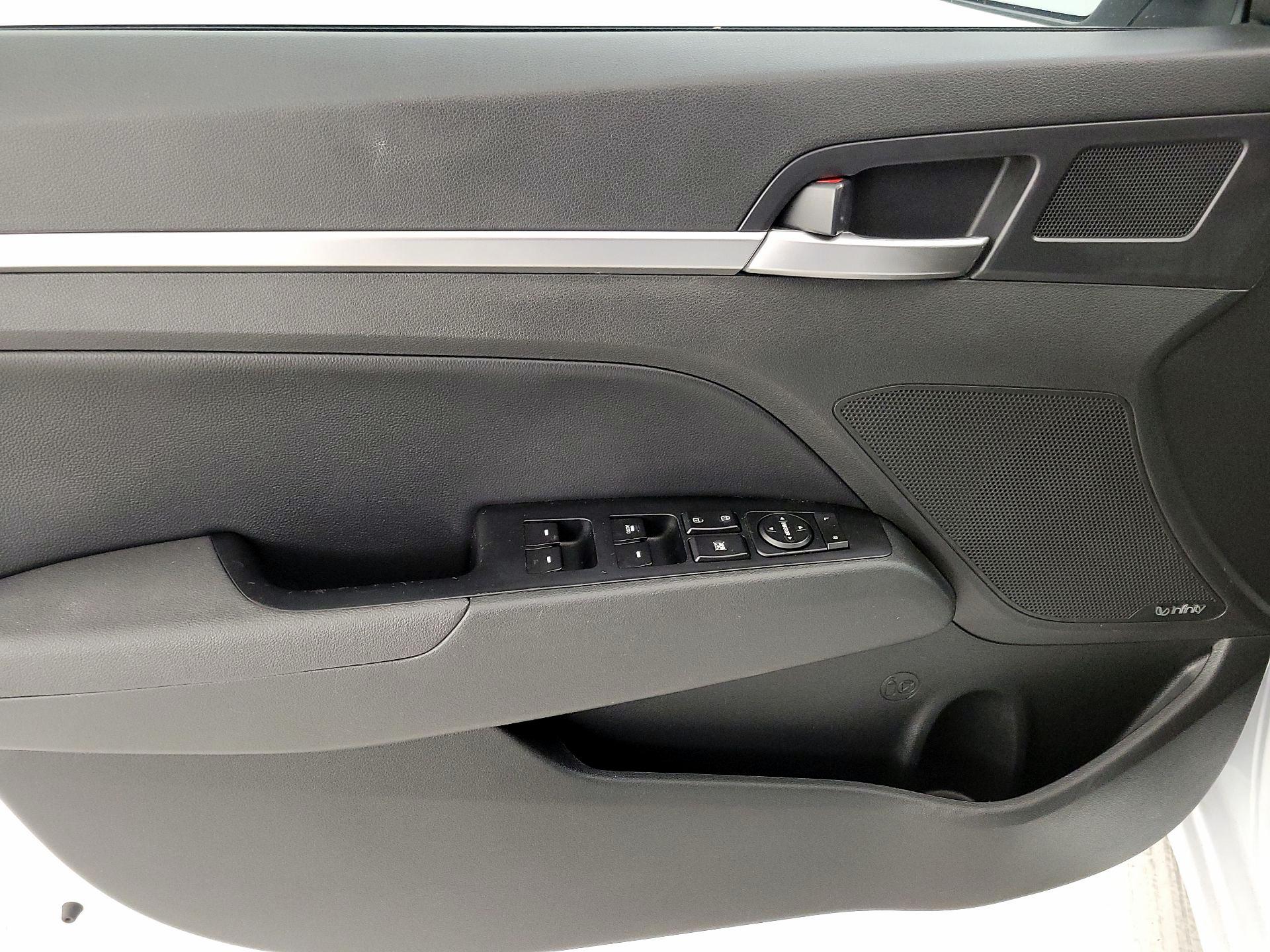 Thumbnail: 2020 Hyundai Elantra - 12