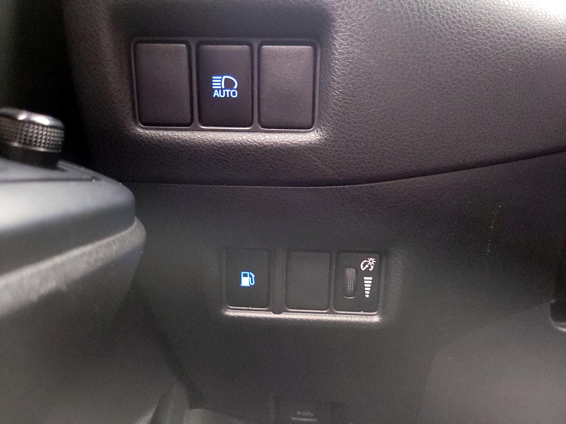 Thumbnail: 2019 Toyota C-HR - 13