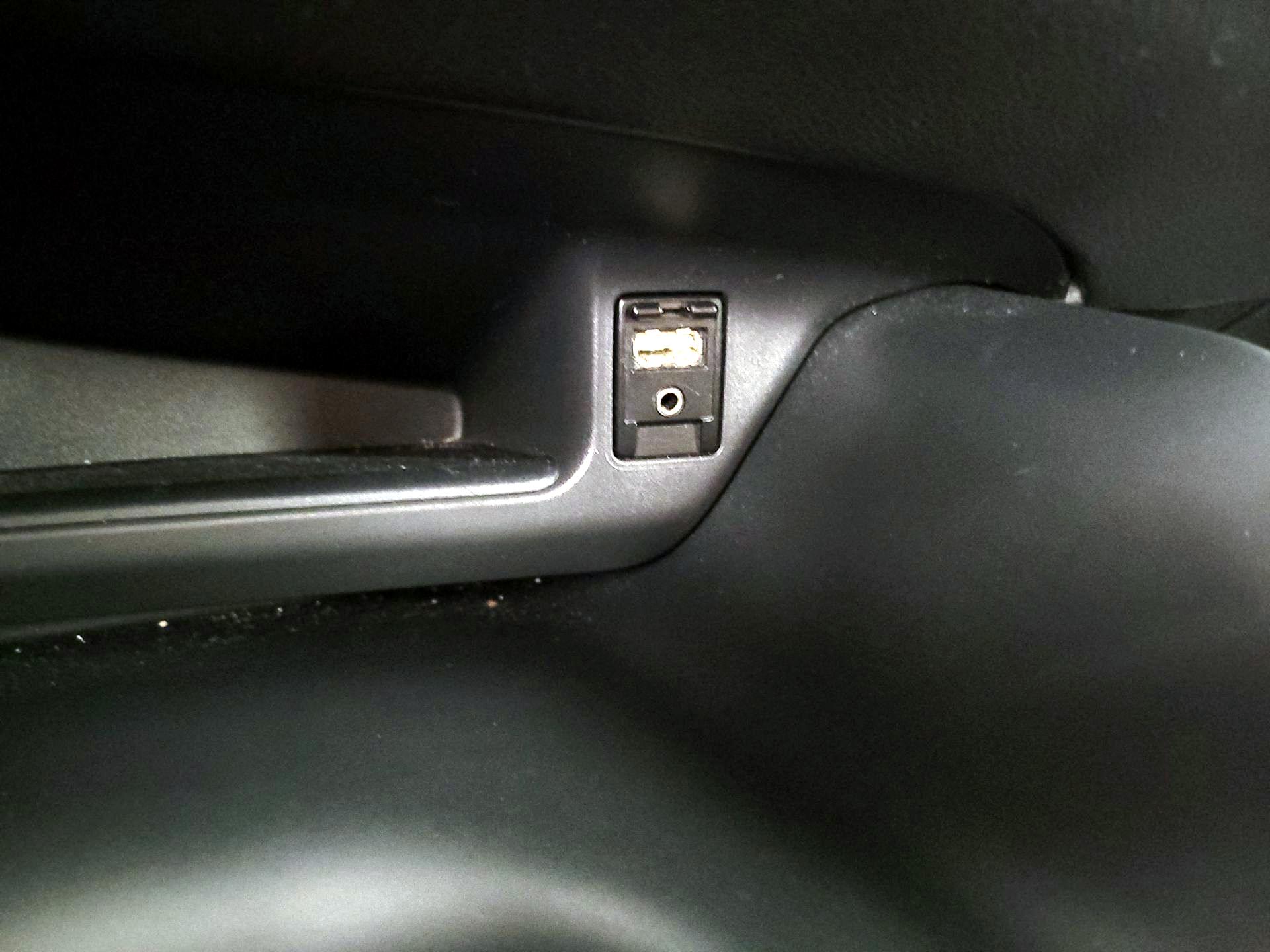 Thumbnail: 2019 Toyota C-HR - 18