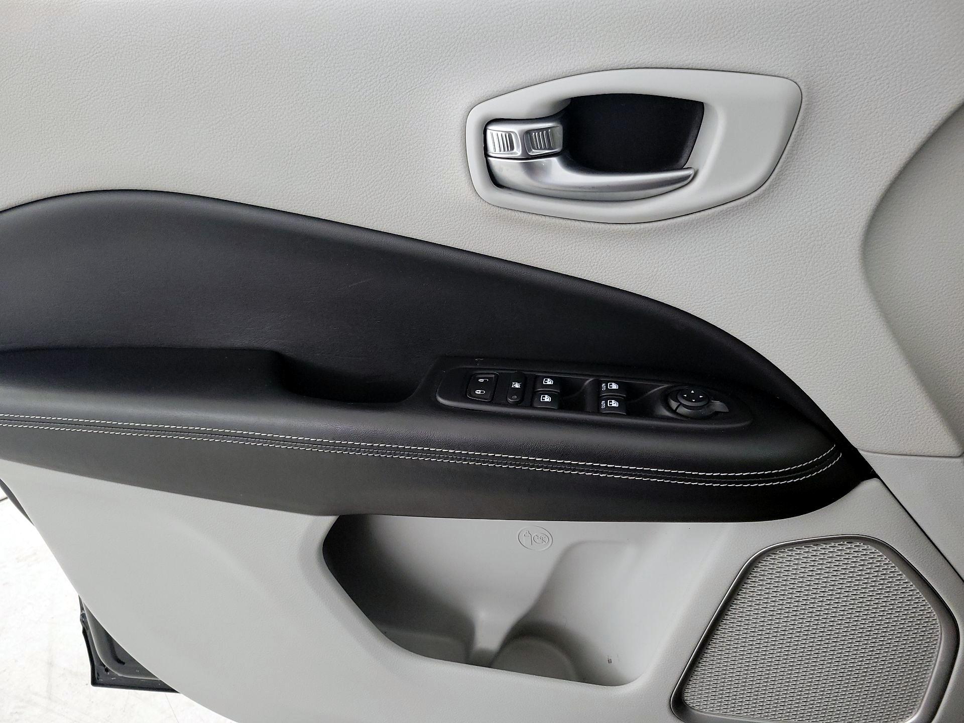 Thumbnail: 2021 Jeep Compass - 12