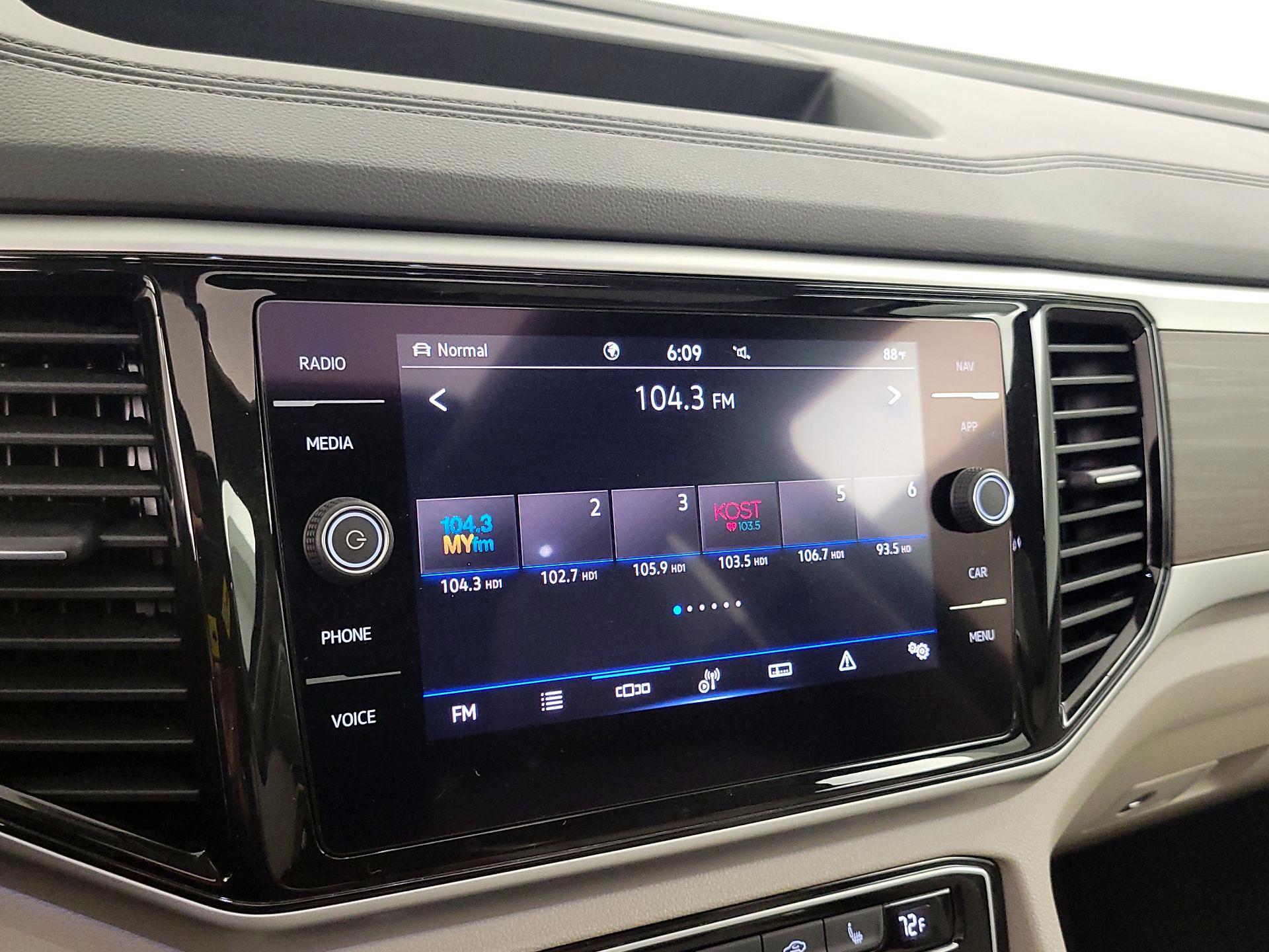 Thumbnail: 2022 Volkswagen Atlas - 16