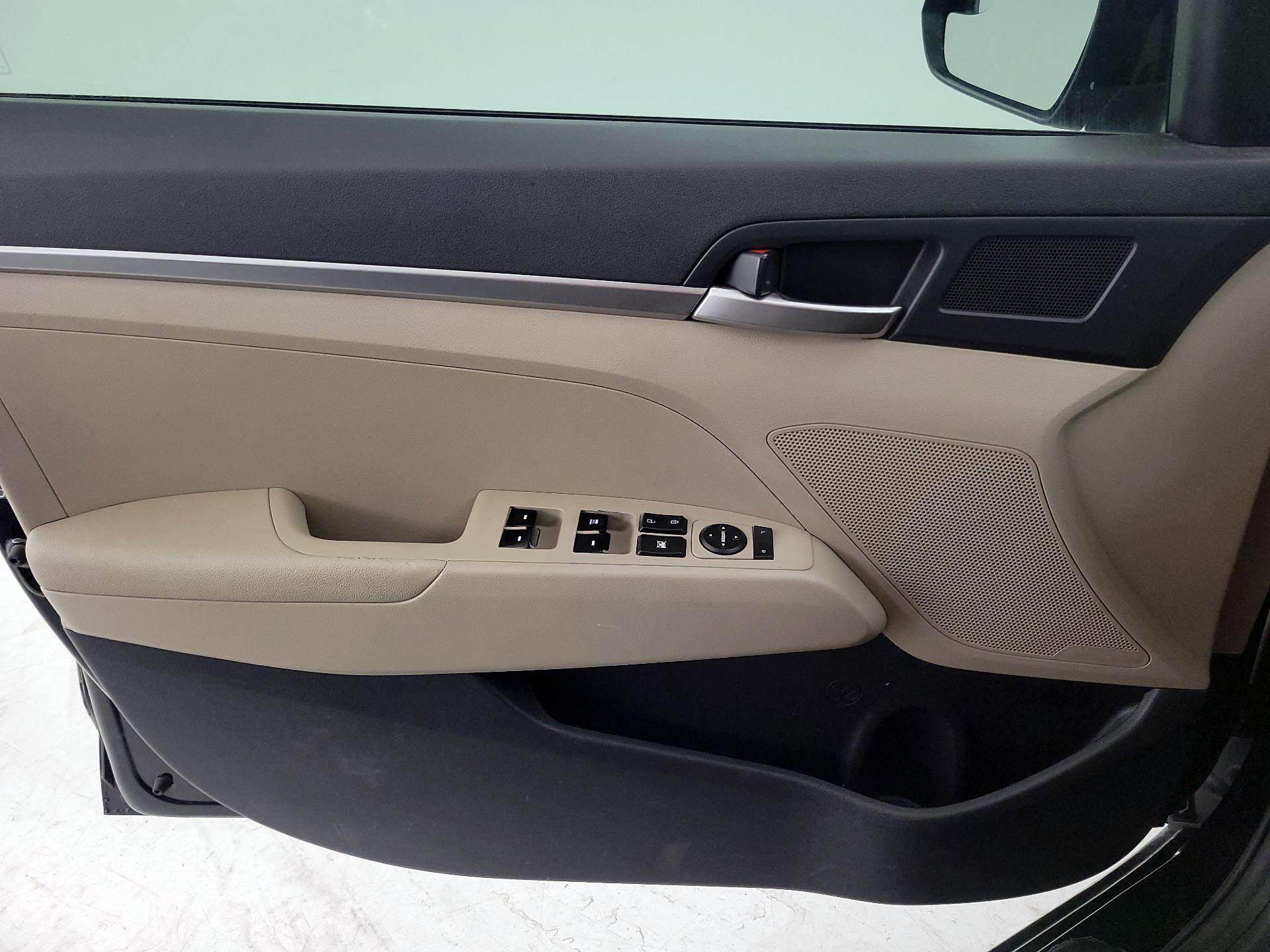 Thumbnail: 2020 Hyundai Elantra - 12