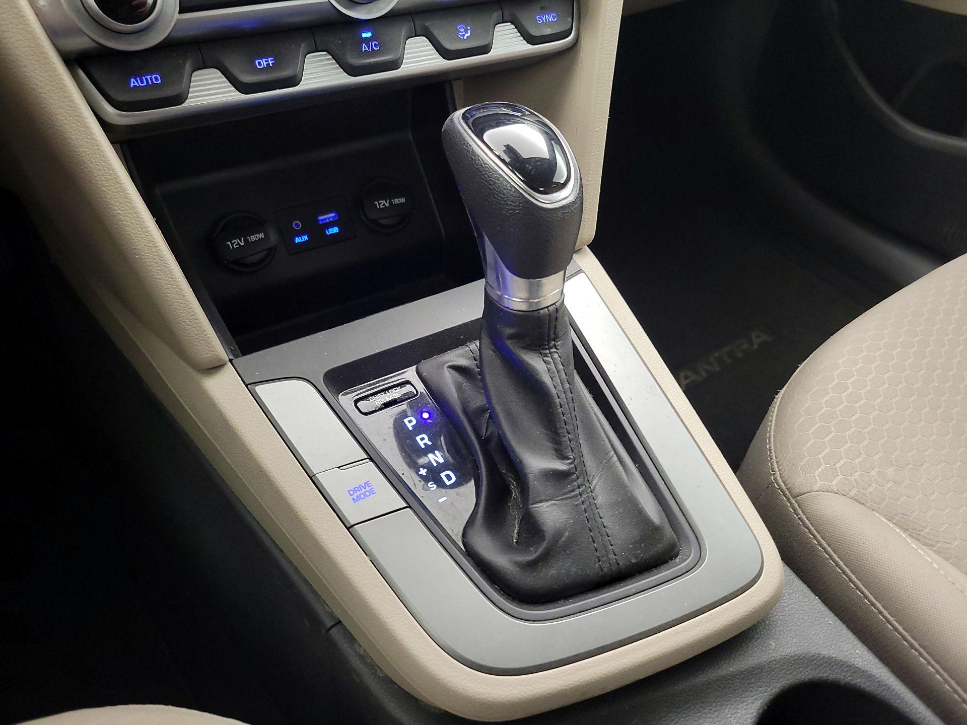 Thumbnail: 2020 Hyundai Elantra - 17