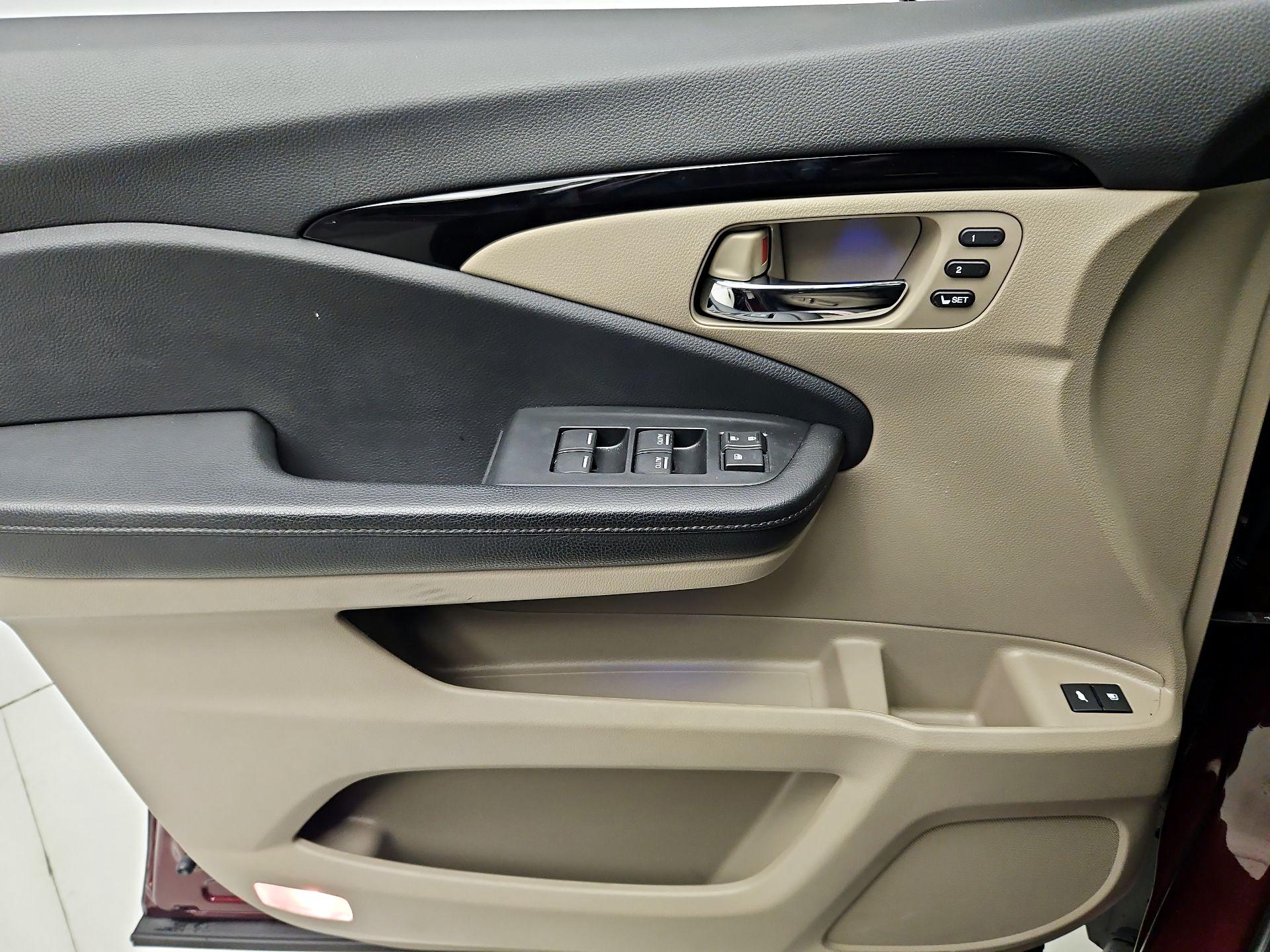 Thumbnail: 2020 Honda Pilot - 12