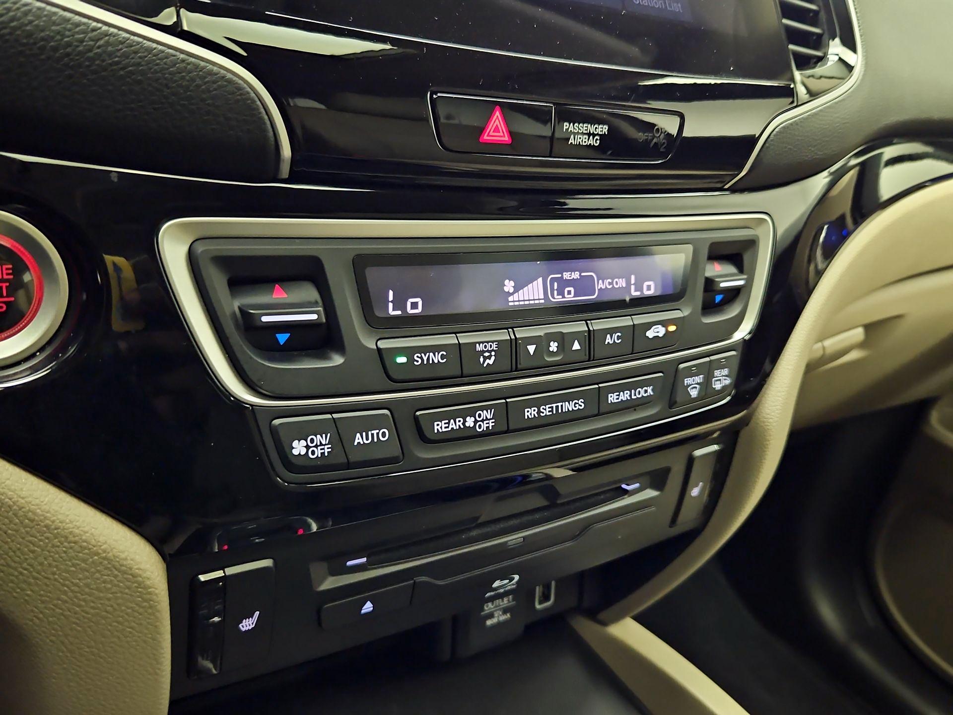 Thumbnail: 2020 Honda Pilot - 17