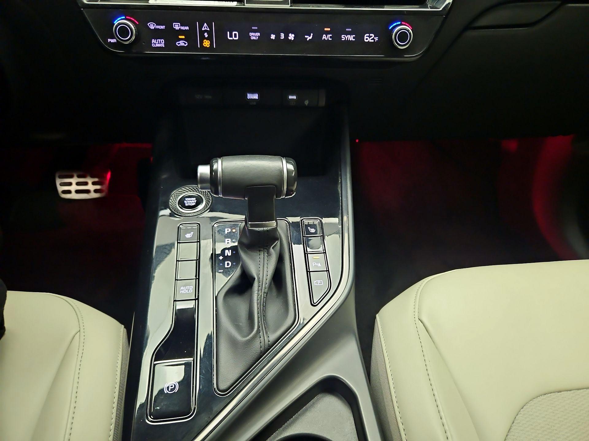Thumbnail: 2023 Kia Niro - 17