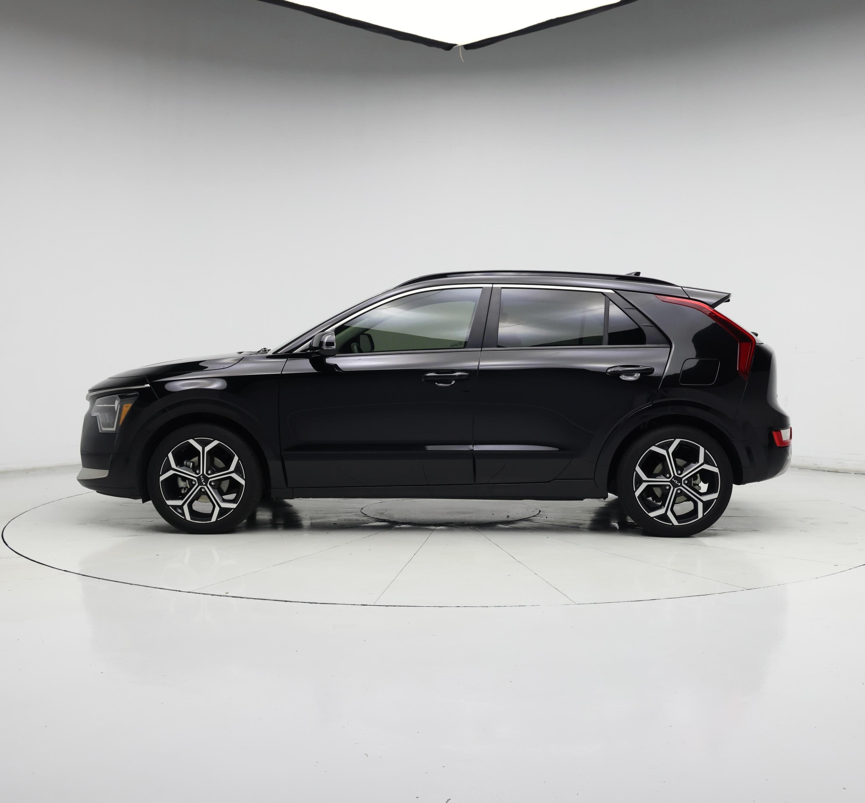 Thumbnail: 2023 Kia Niro - 3