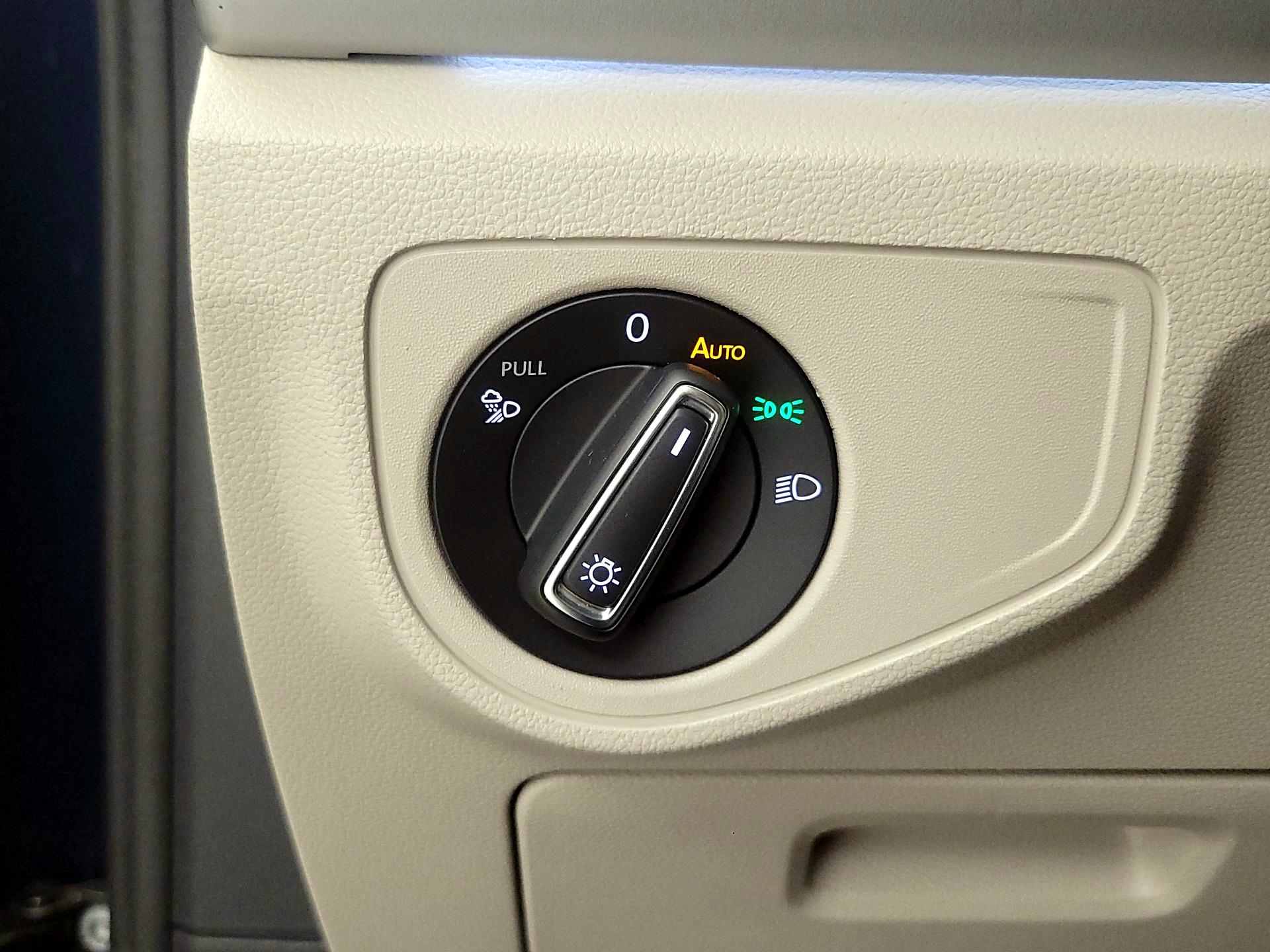 Thumbnail: 2021 Volkswagen Atlas - 13