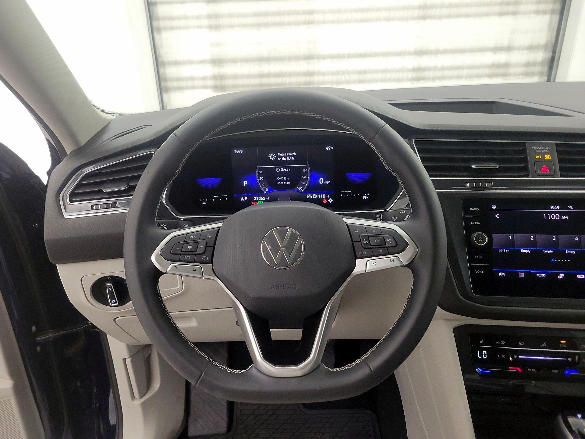 Thumbnail: 2022 Volkswagen Tiguan - 10