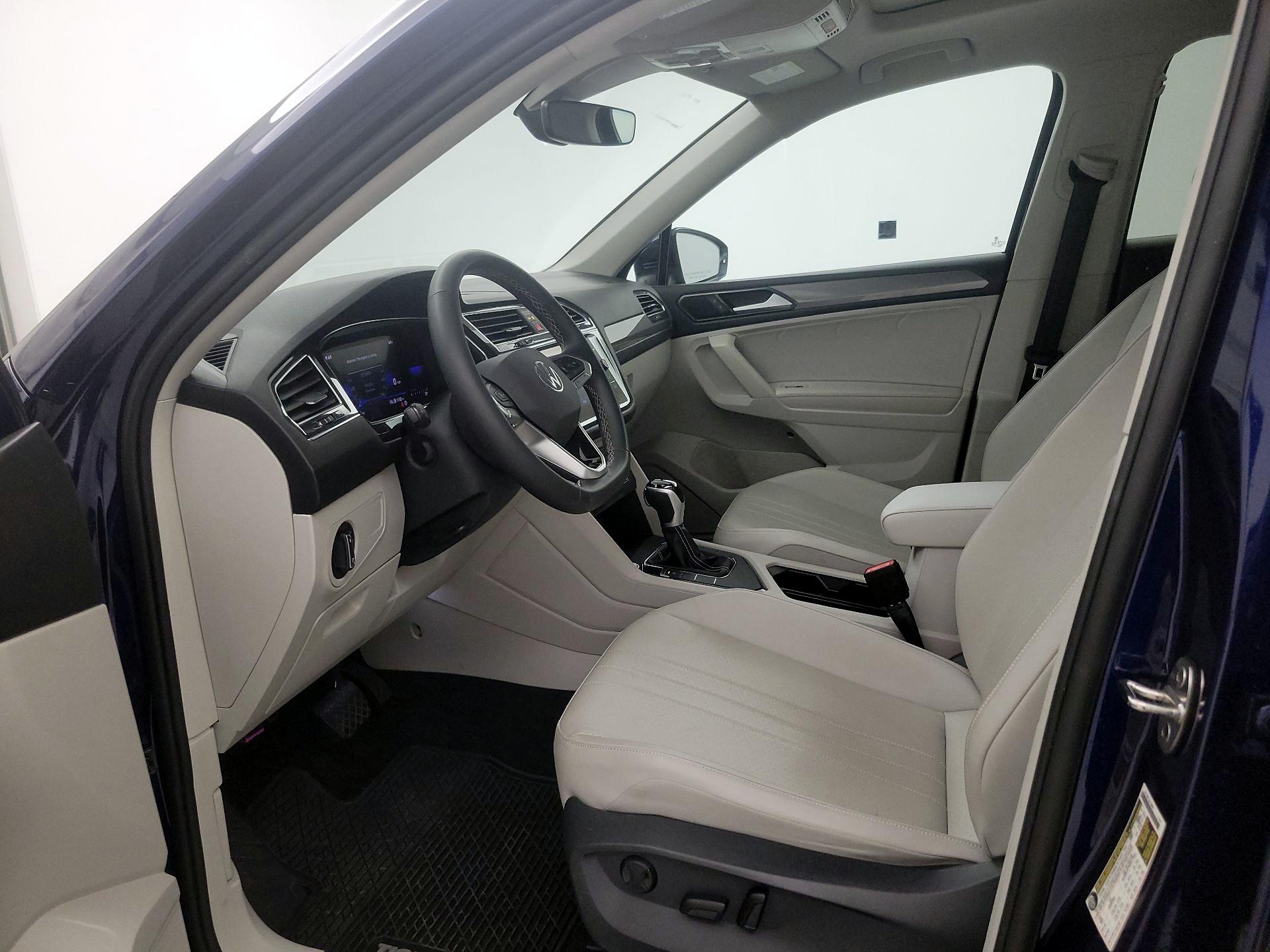 Thumbnail: 2022 Volkswagen Tiguan - 11