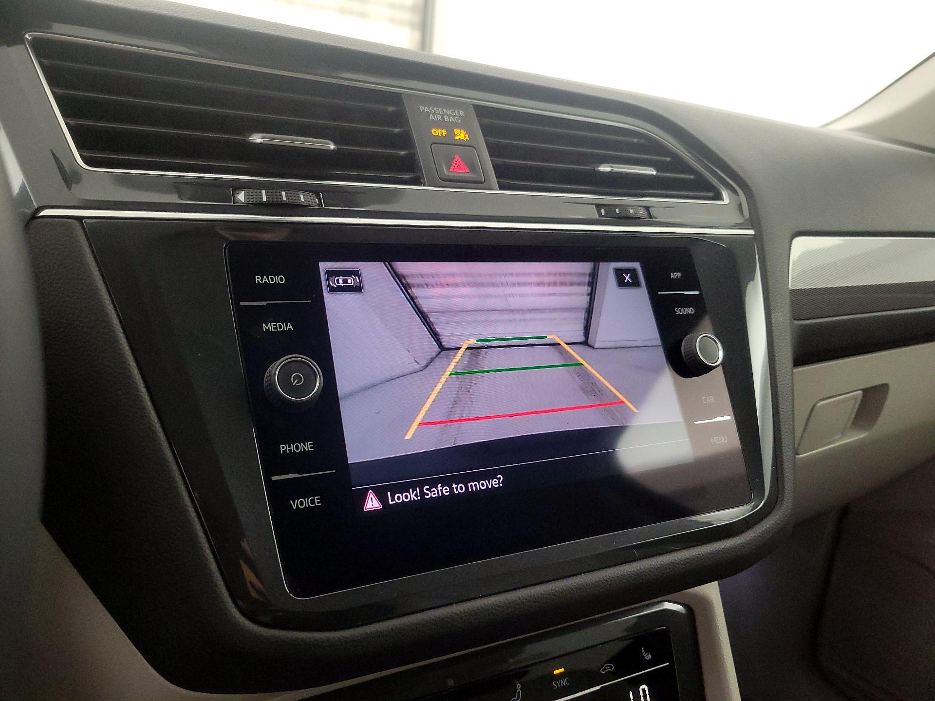 Thumbnail: 2022 Volkswagen Tiguan - 14