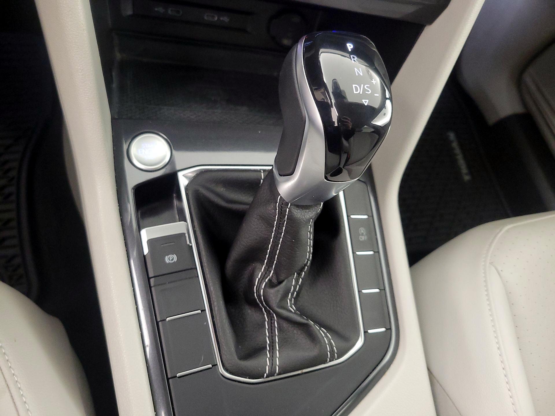 Thumbnail: 2022 Volkswagen Tiguan - 17