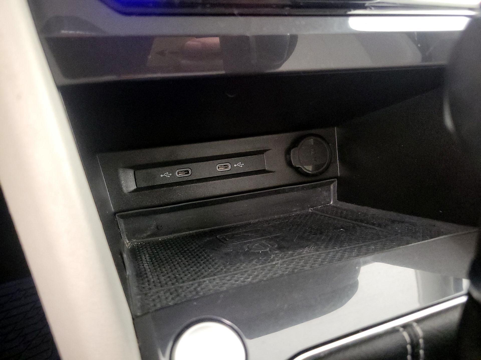 Thumbnail: 2022 Volkswagen Tiguan - 18