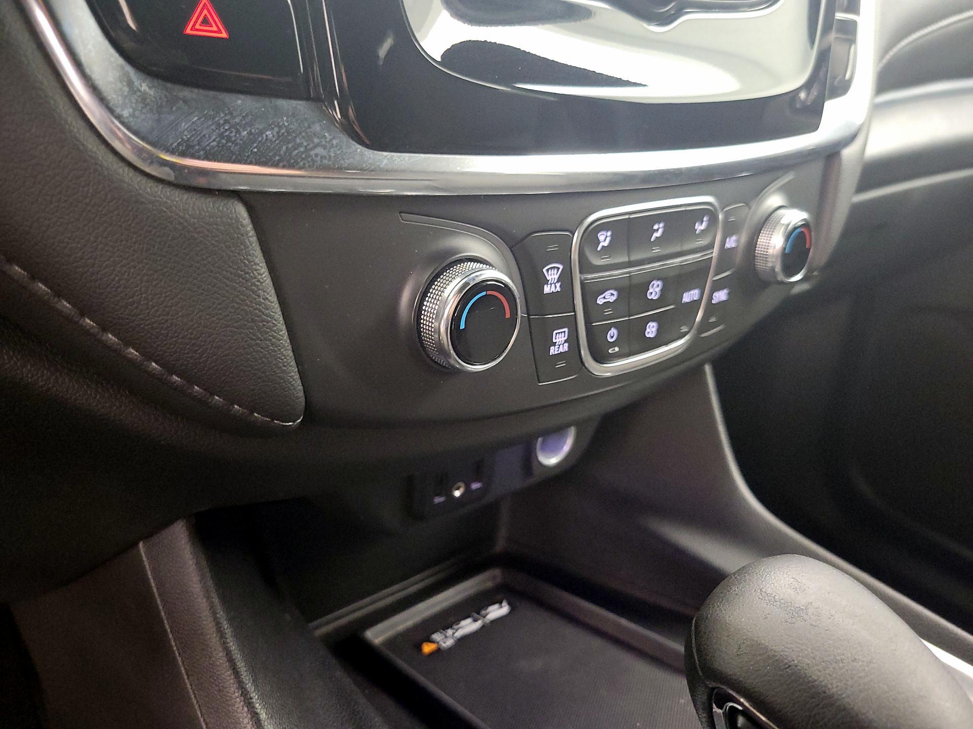 Thumbnail: 2023 Chevrolet Traverse - 16