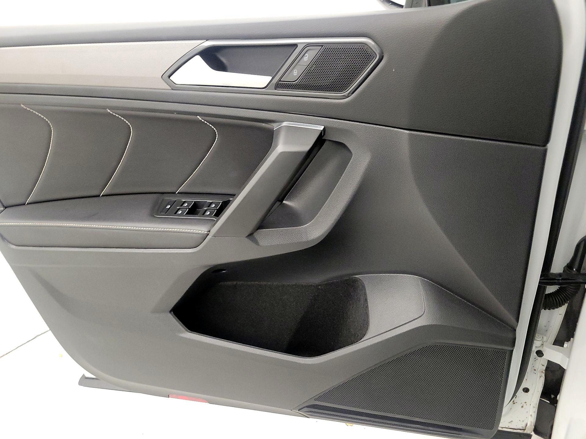 Thumbnail: 2022 Volkswagen Tiguan - 12