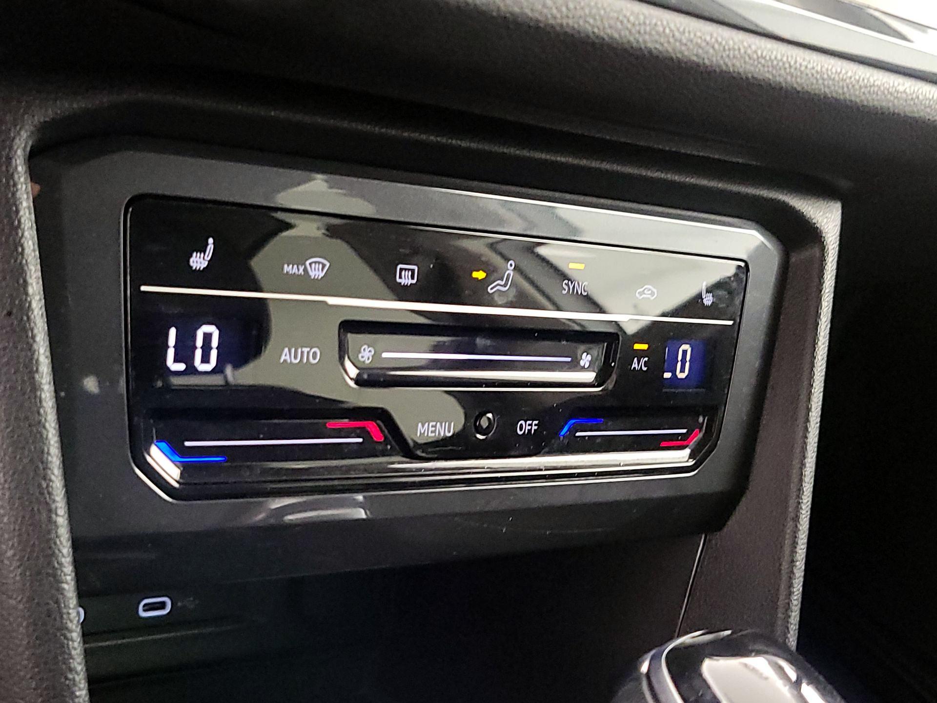 Thumbnail: 2022 Volkswagen Tiguan - 16